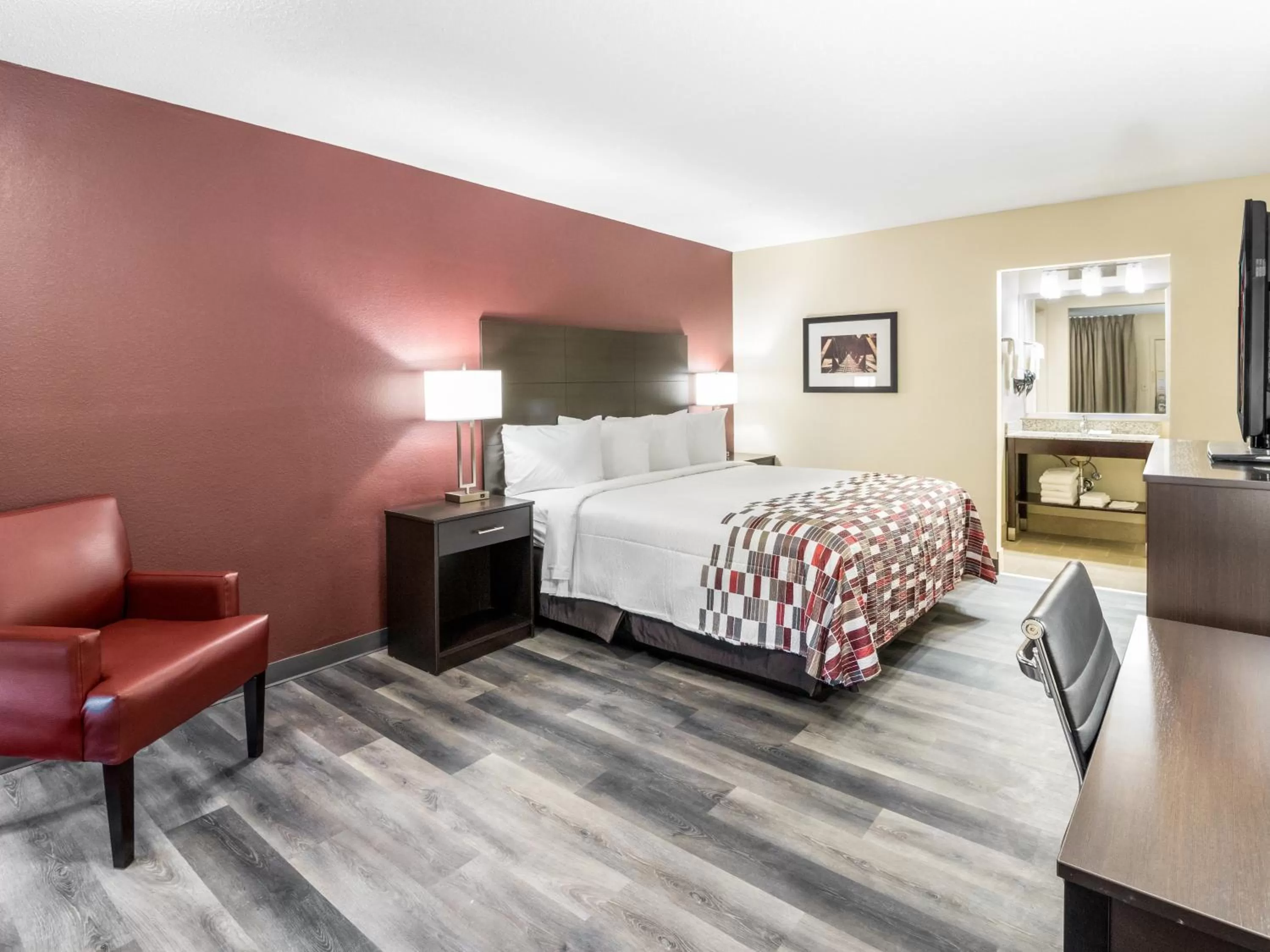 Superior King Room Disability Access Roll-In Shower Non-Smoking (First Floor)  in Red Roof Inn Dandridge