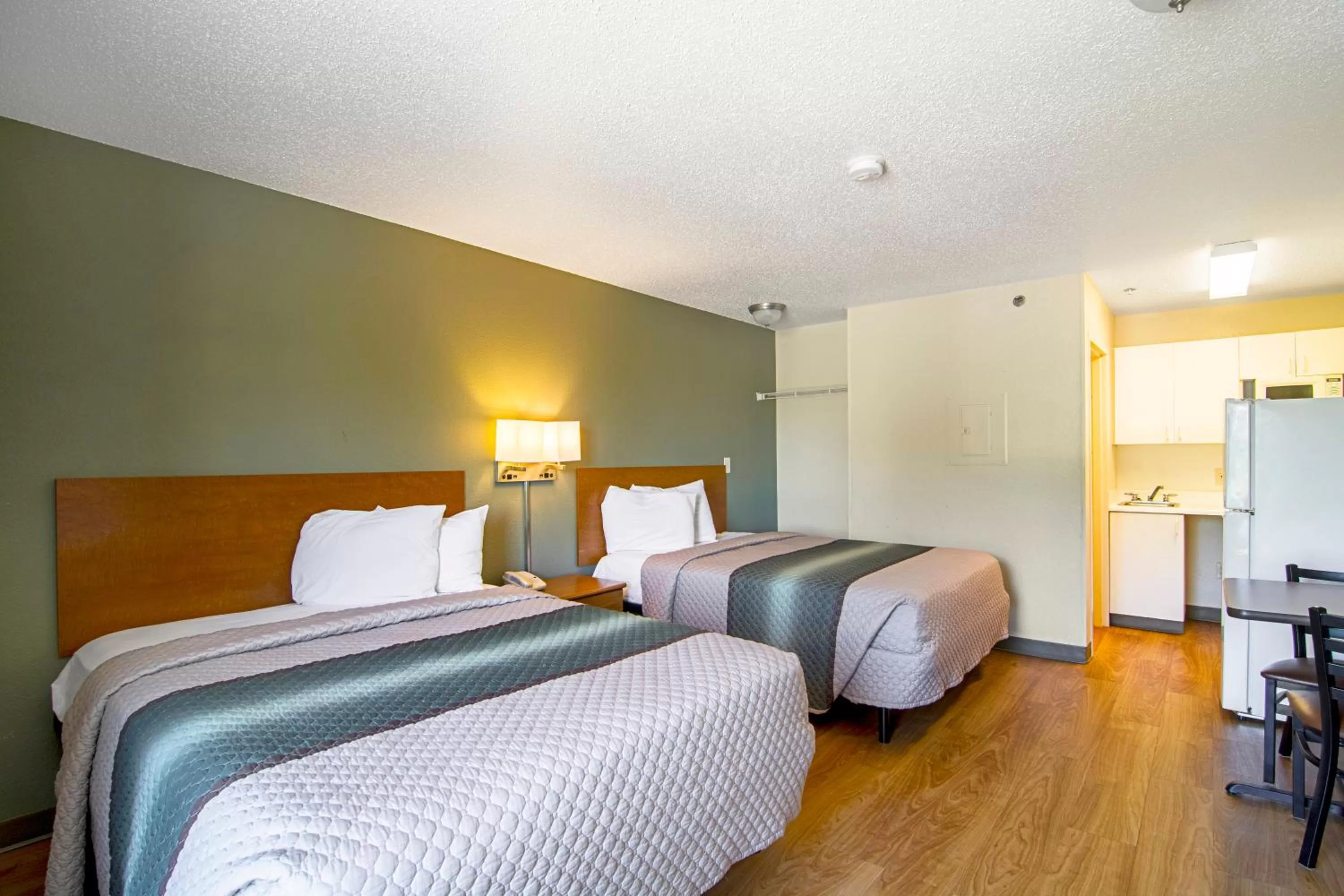 Studio Room with Two Double Beds Non-Smoking in HomeTowne Studios by Red Roof Chicago - Waukegan