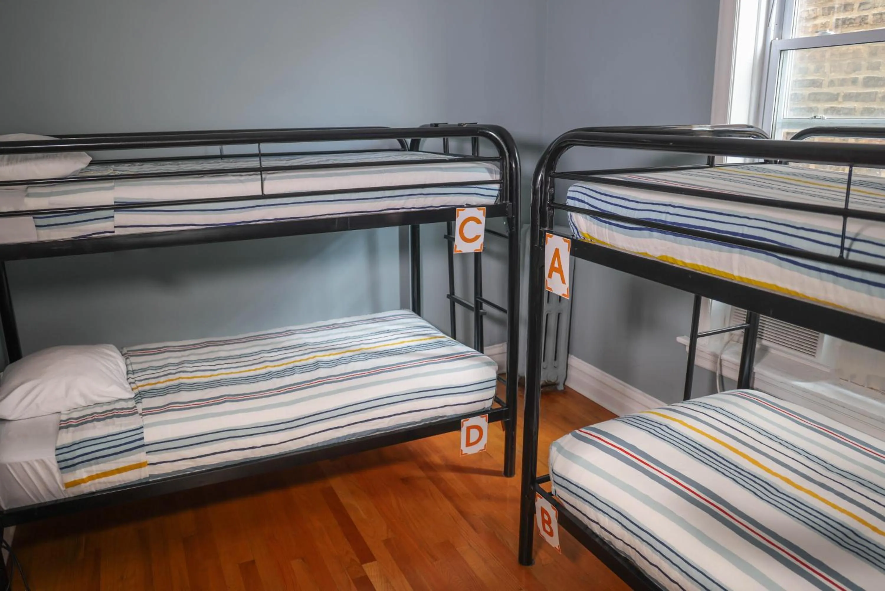Single Bed in 4-Bed Dormitory Room in Wrigley Hostel - Chicago