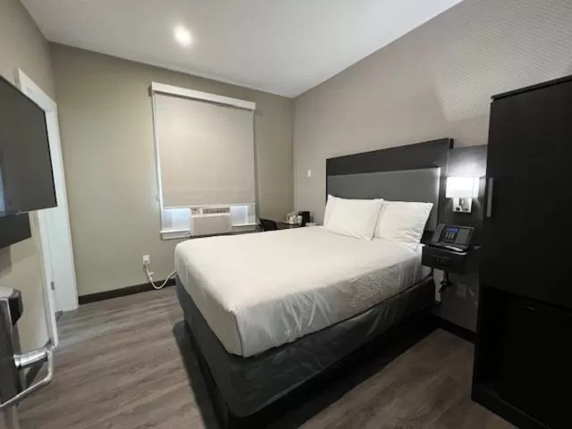 Queen Room - Non-Smoking in Super 8 by Wyndham San Francisco/Union Square Area