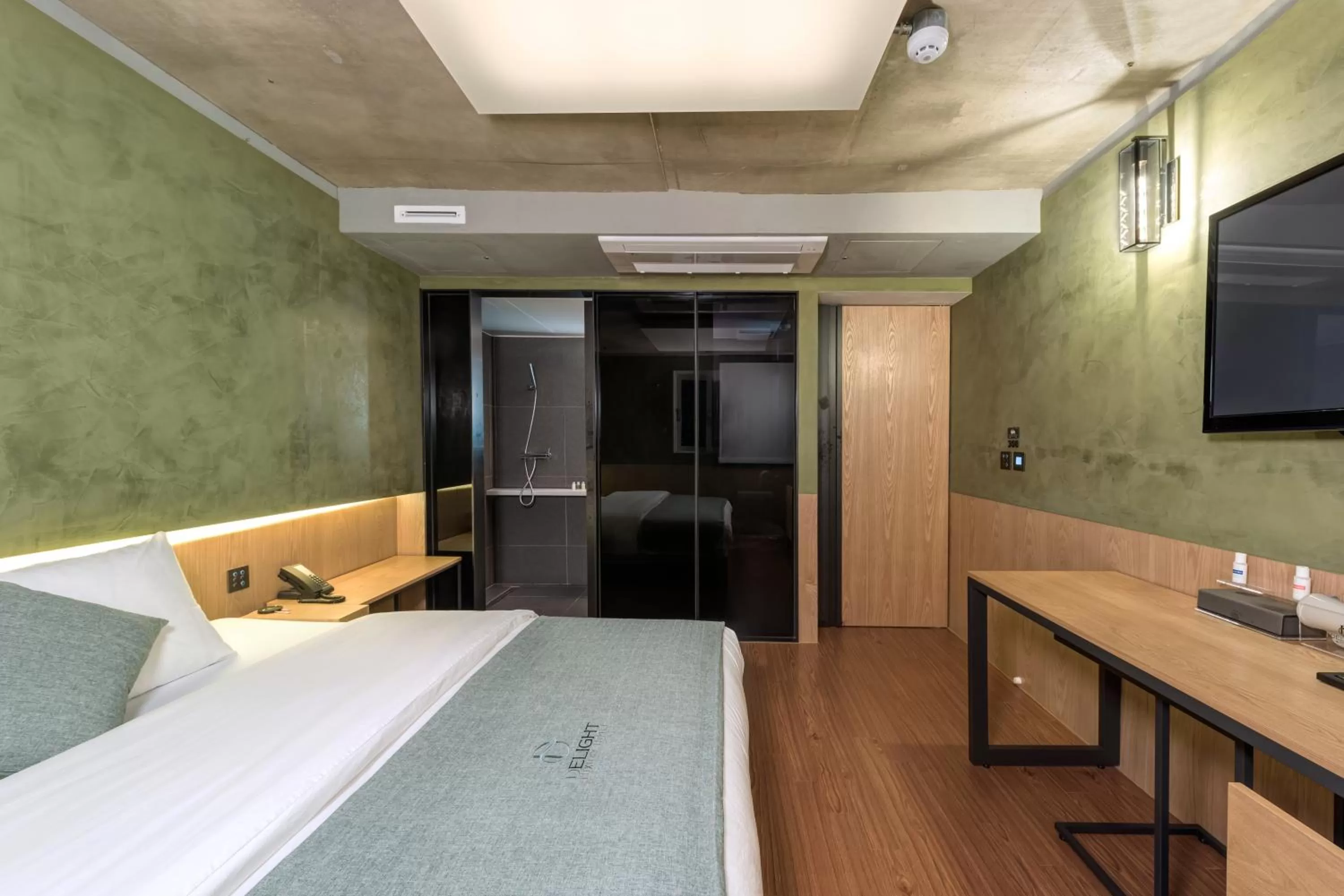 Business Single Room - Offer PAX Breakfast + Luggage Sending Service in Delight Hotel Jamsil
