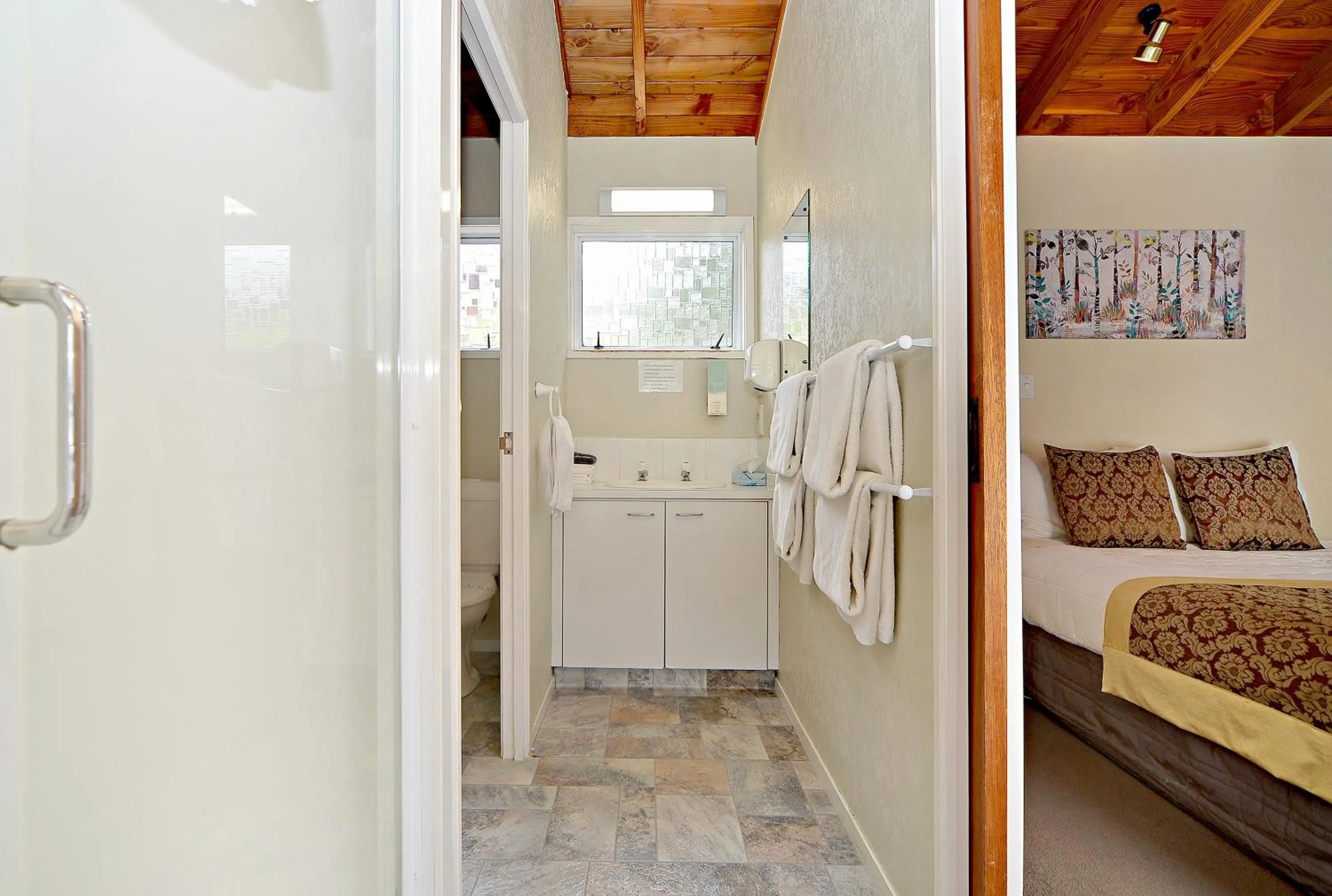 One-Bedroom Apartment in Takapuna Motor Lodge