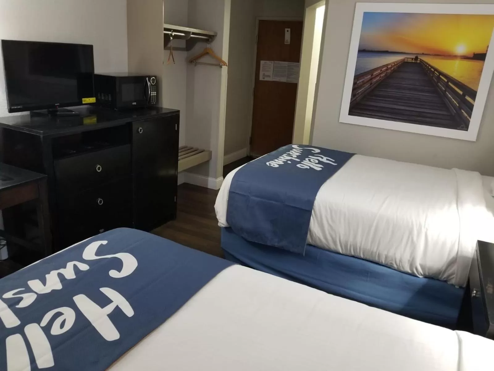 Double Room with Two Double Beds - Non-Smoking in Days Inn by Wyndham Thomson