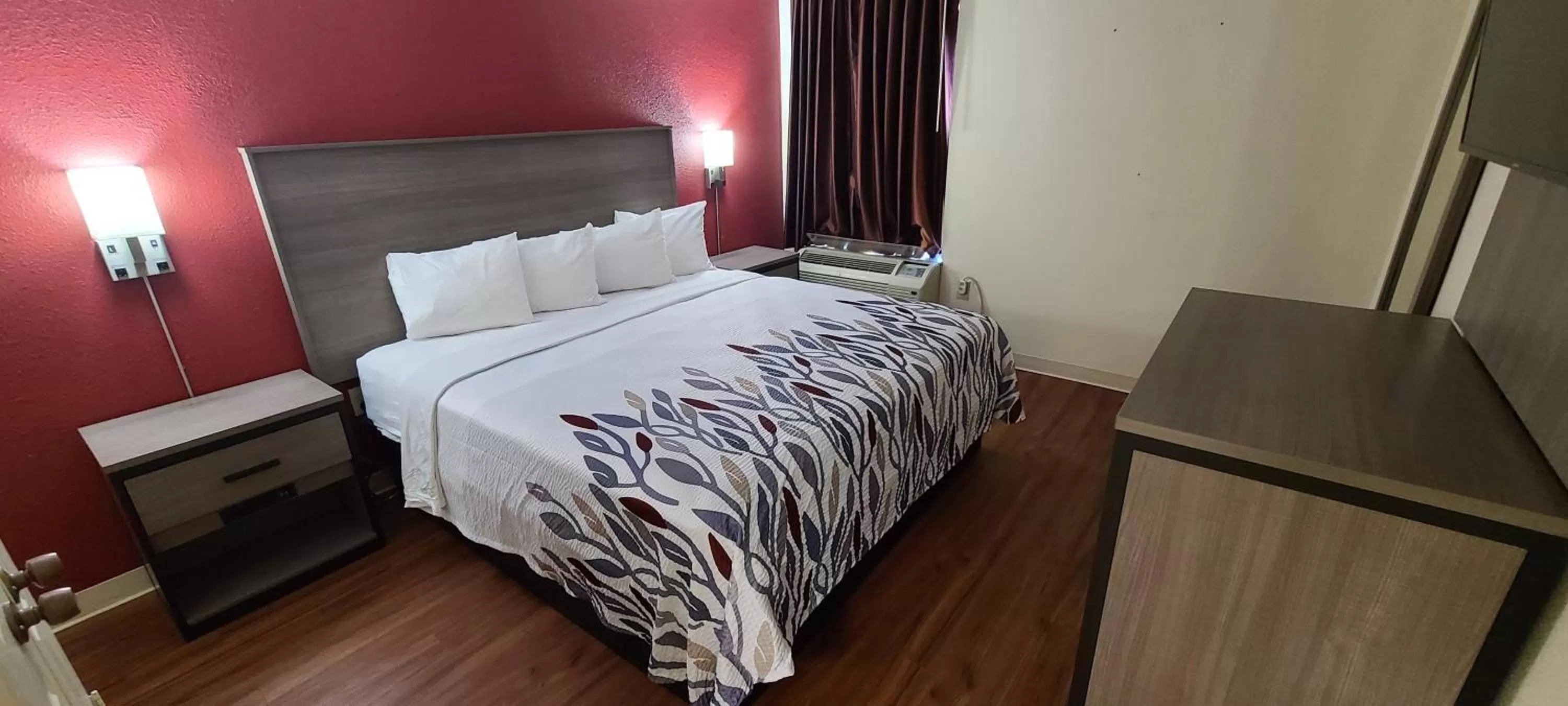 Suite King Room Non-Smoking in Red Roof Inn & Suites Cornelius - Lake Norman