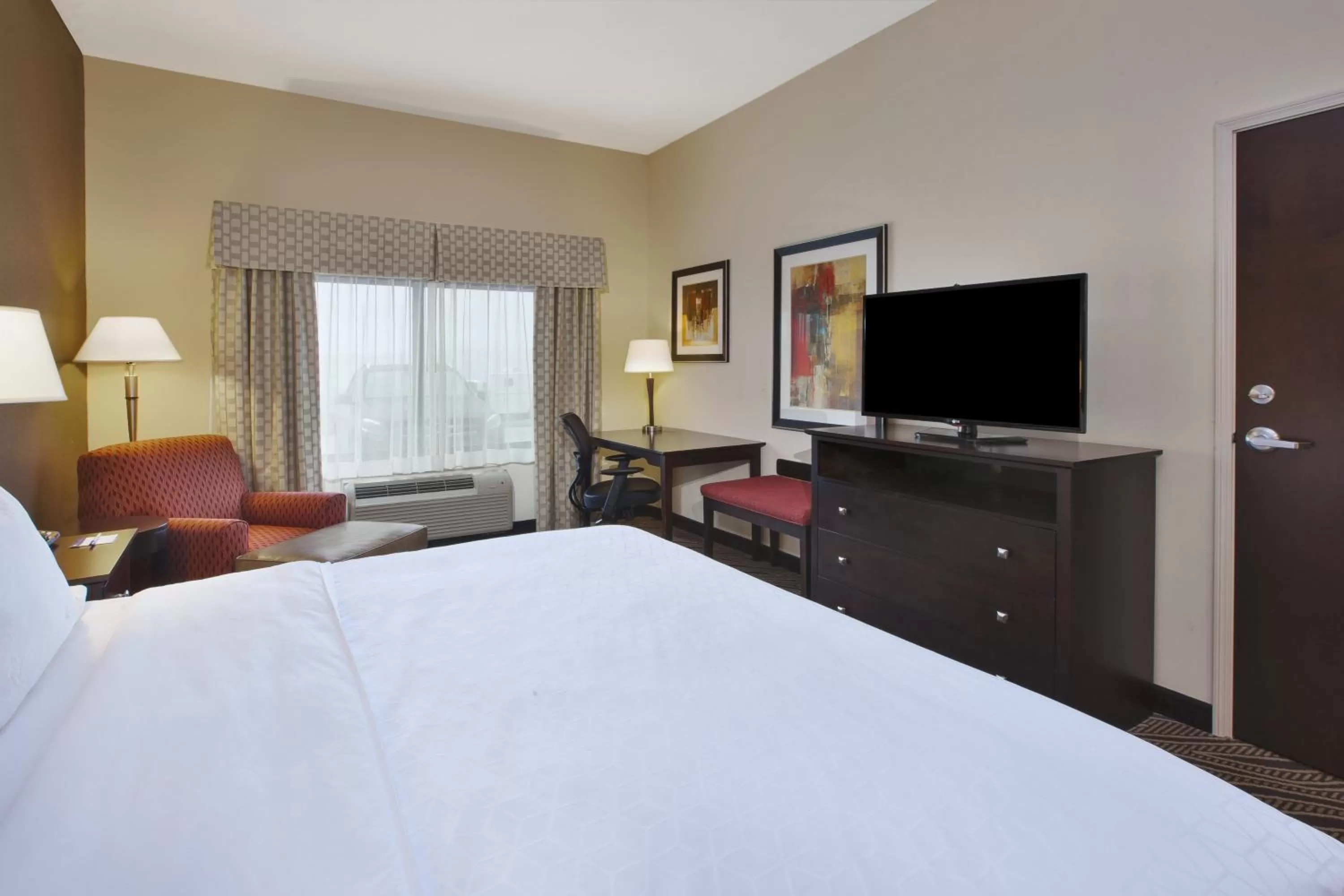 Standard King Room in Holiday Inn Express & Suites Washington - Meadow Lands by IHG