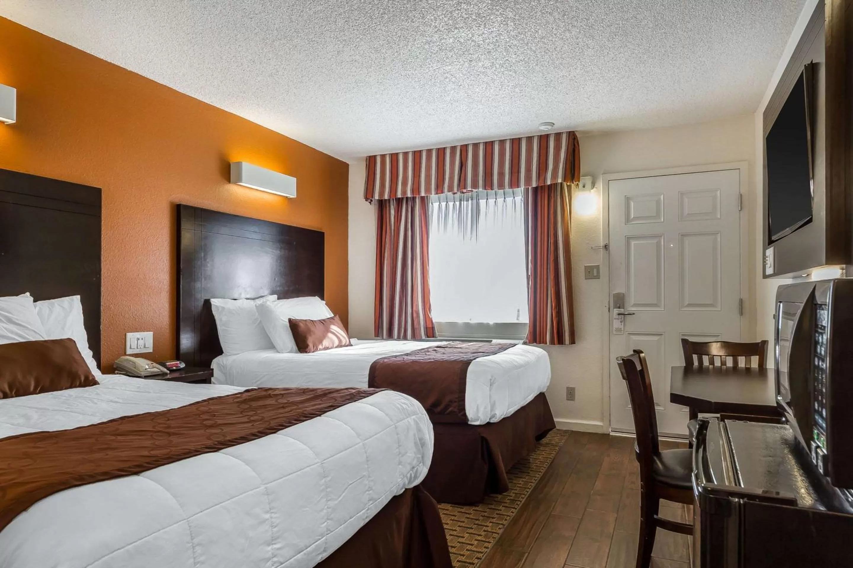 Double Room with Two Double Beds - Non-Smoking in Rodeway Inn - Rohnert Park