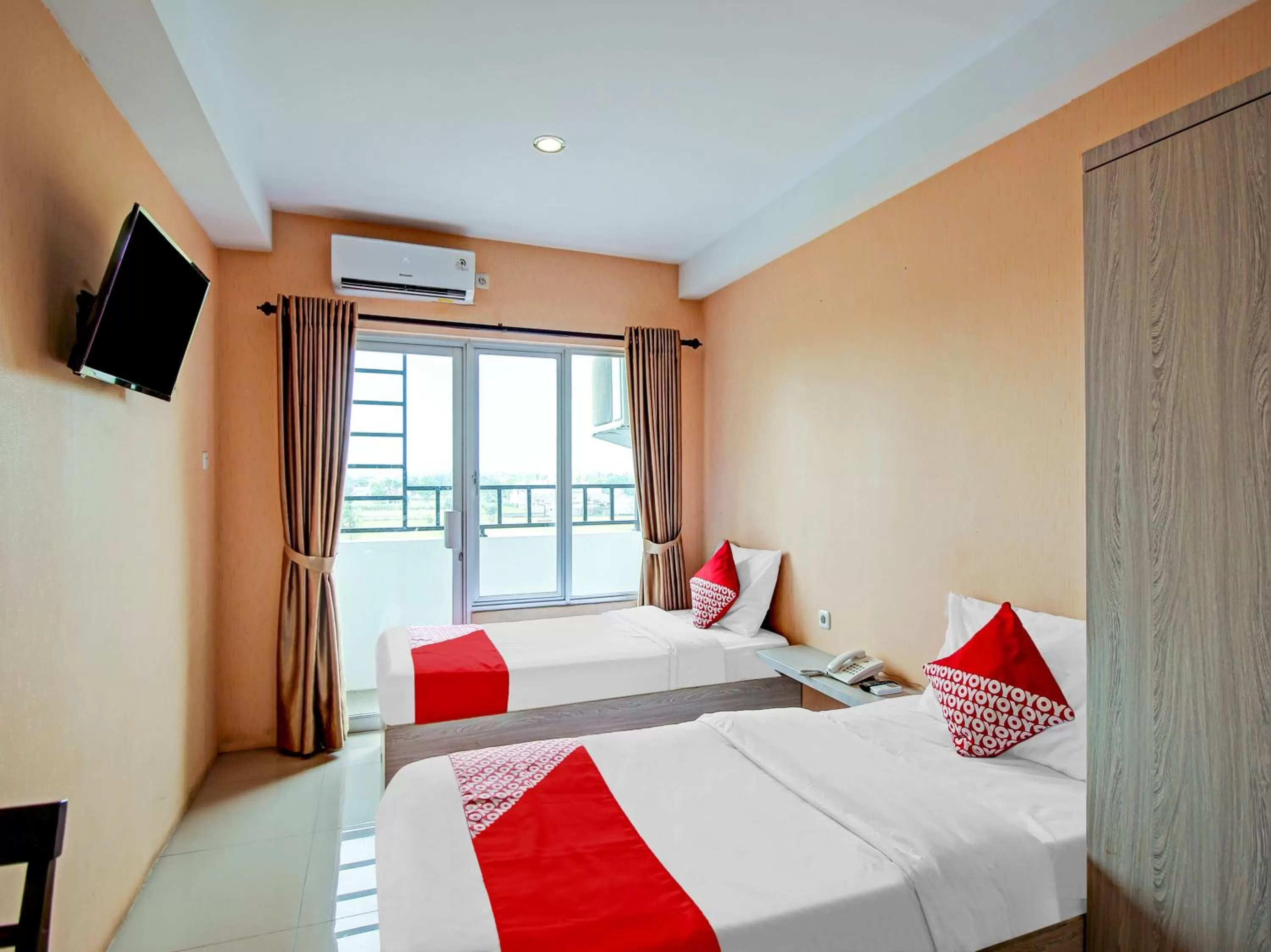 Delxue Twin Room in Hotel O Tridasa