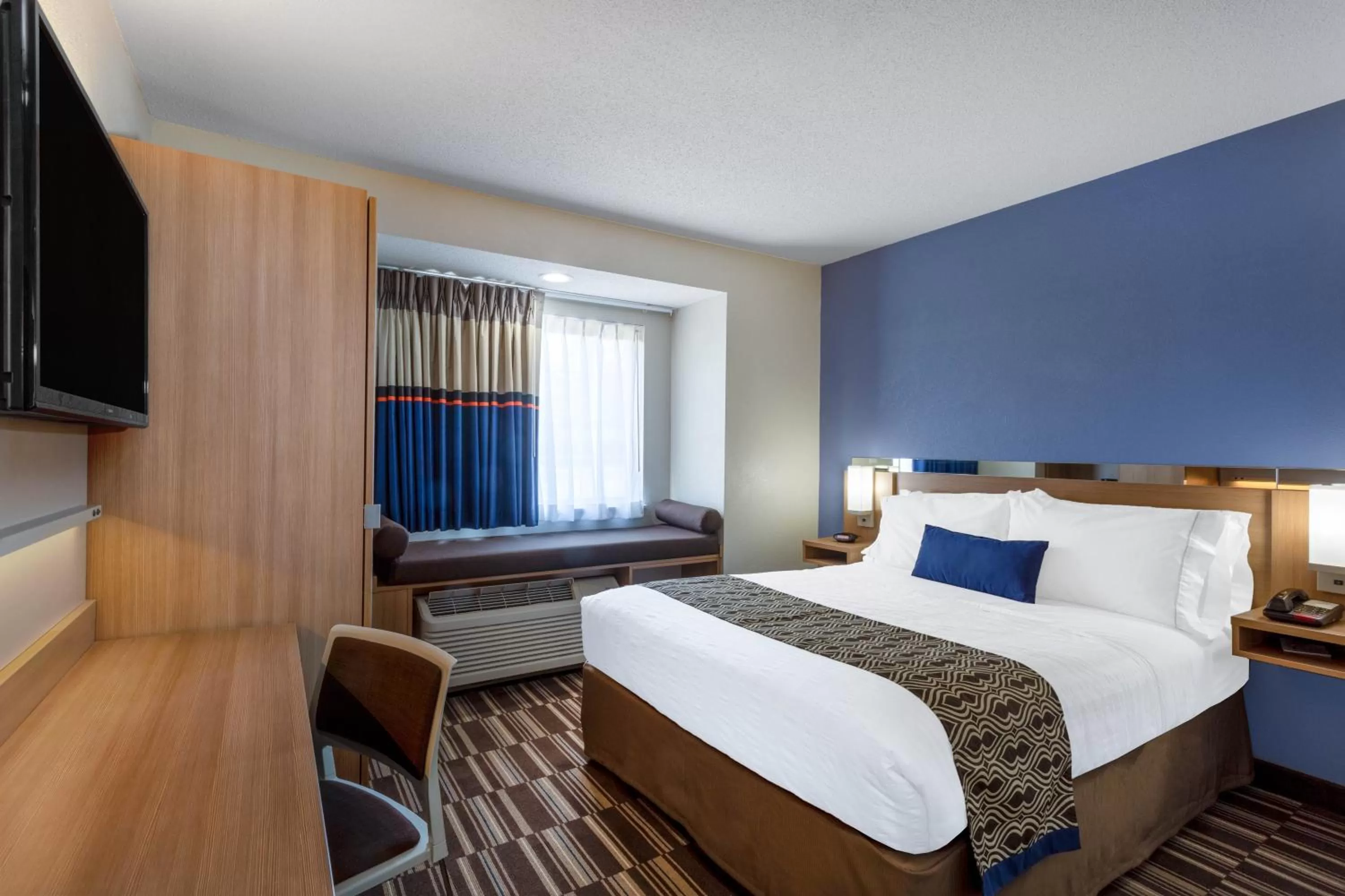 Queen Room - Non-Smoking in Microtel Inn & Suites by Wyndham Burlington