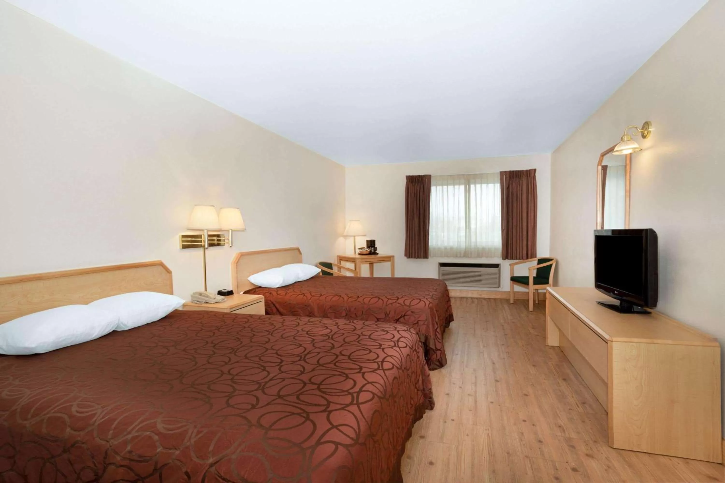 Queen Room with Two Queen Beds - Non-Smoking in Inn at Lander, Travelodge by Wyndham