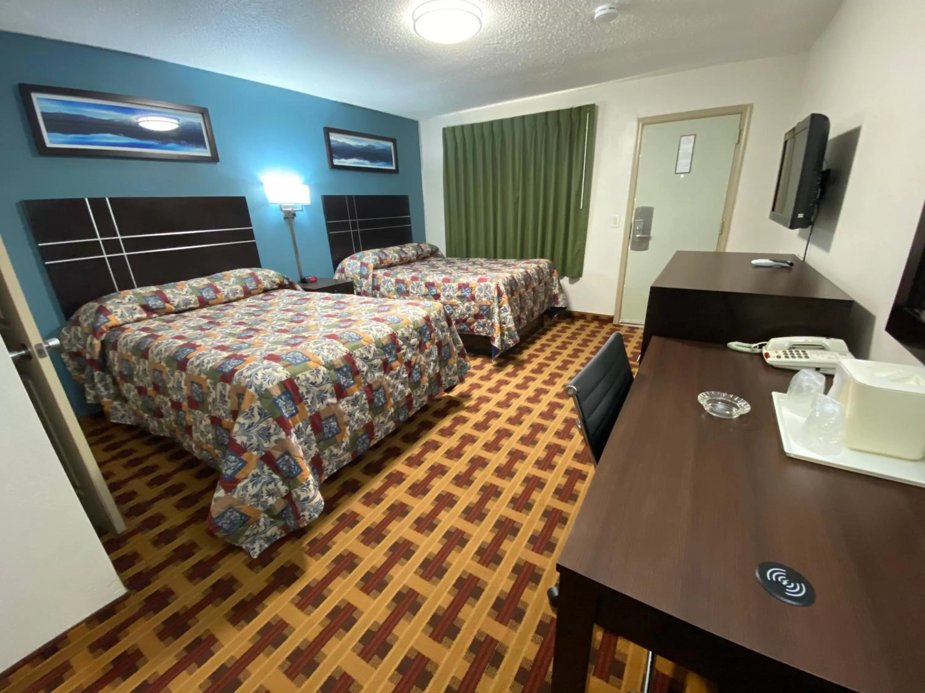 Double Room with Two Double Beds - Smoking in Lodge Inn Wrightstown - Fort Dix