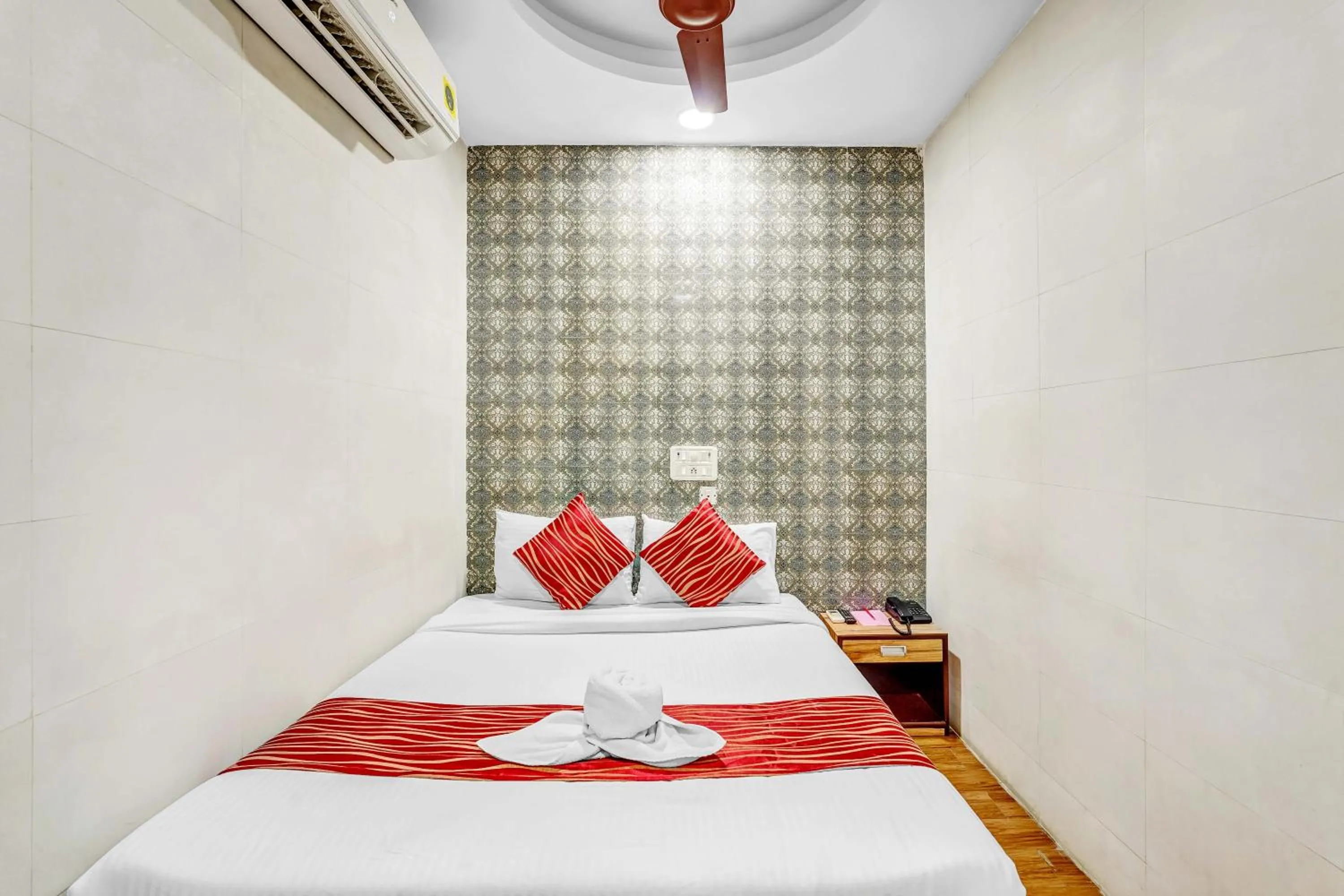 Deluxe Double Room in Season 4 Residences - Teynampet Near Apollo Hospital ,Balaji Dental, US Consulate