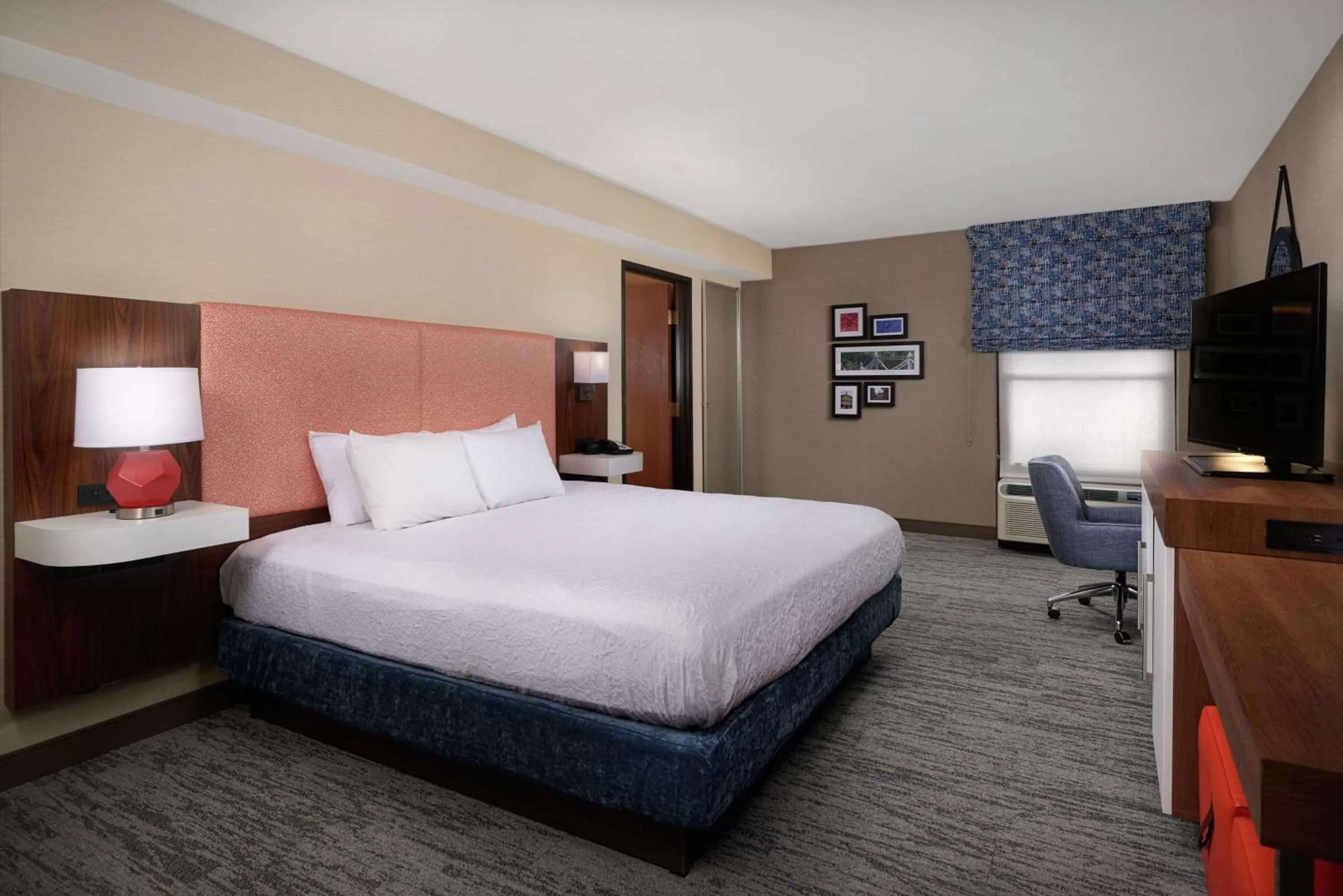 King Room - Hearing Accessible/Non-Smoking  in Hampton Inn Youngstown West