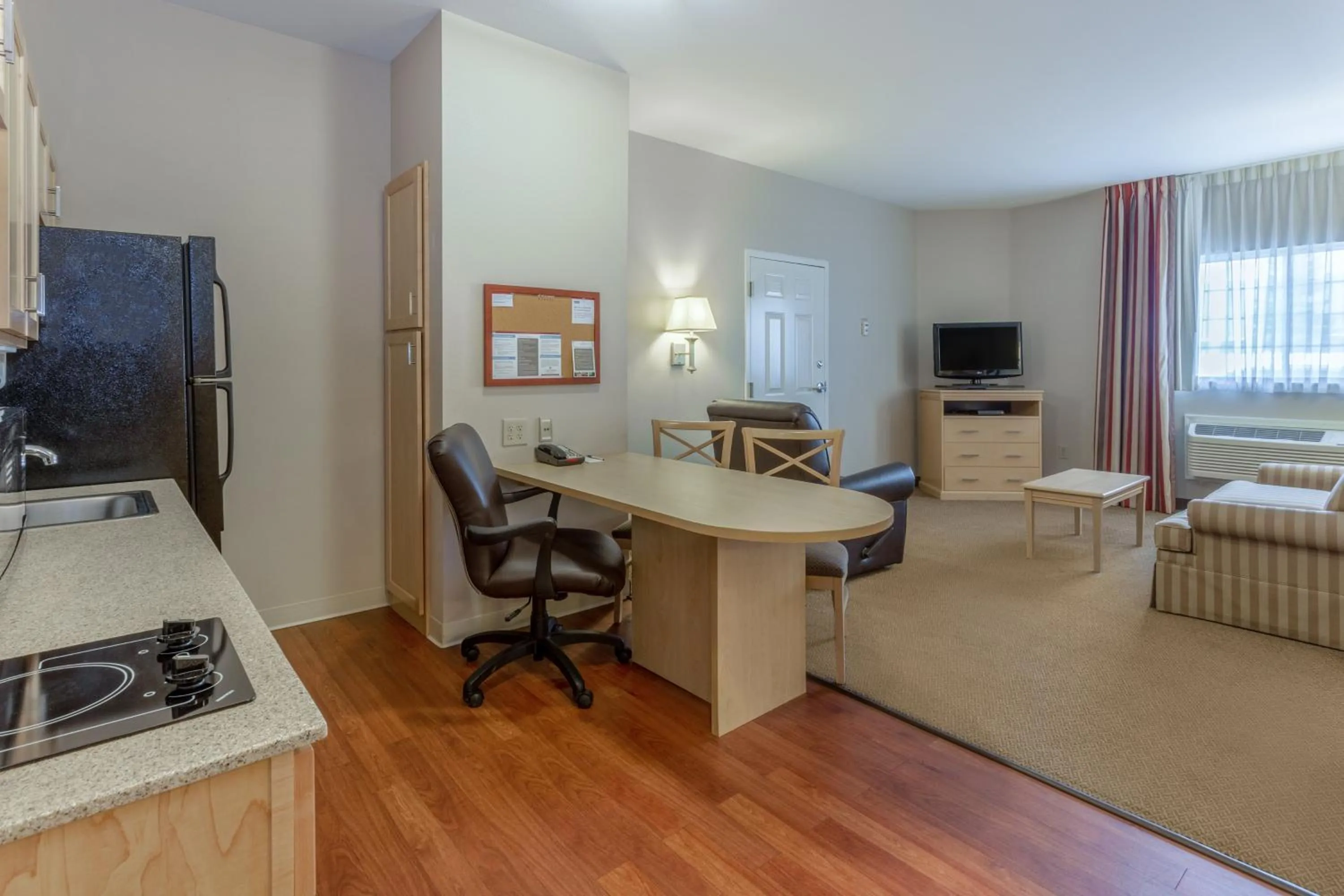 King Suite with Hearing Accessibility - Non-Smoking in Candlewood Suites Minot by IHG