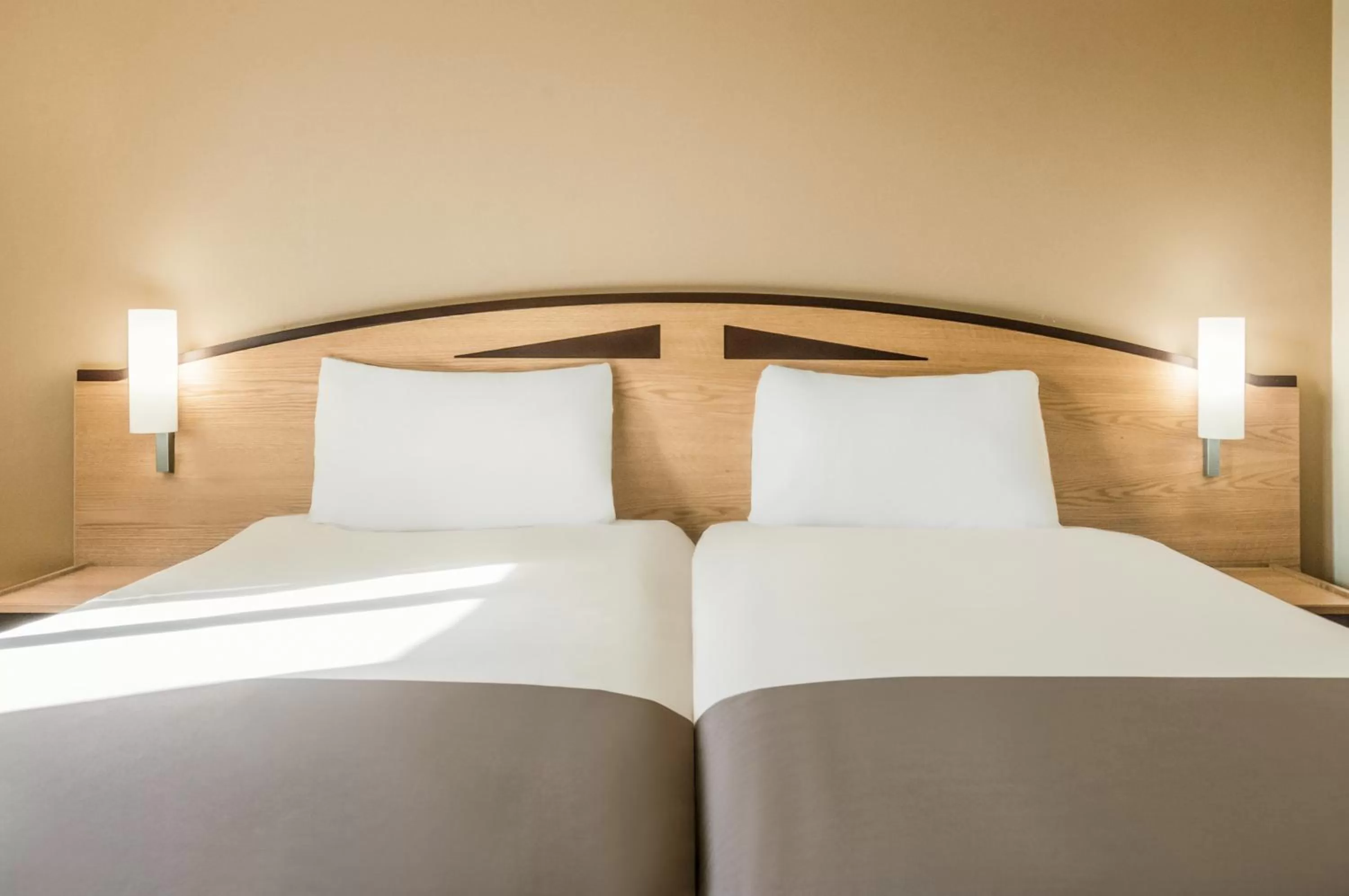 Twin Room in ibis Chesterfield Centre – Market Town