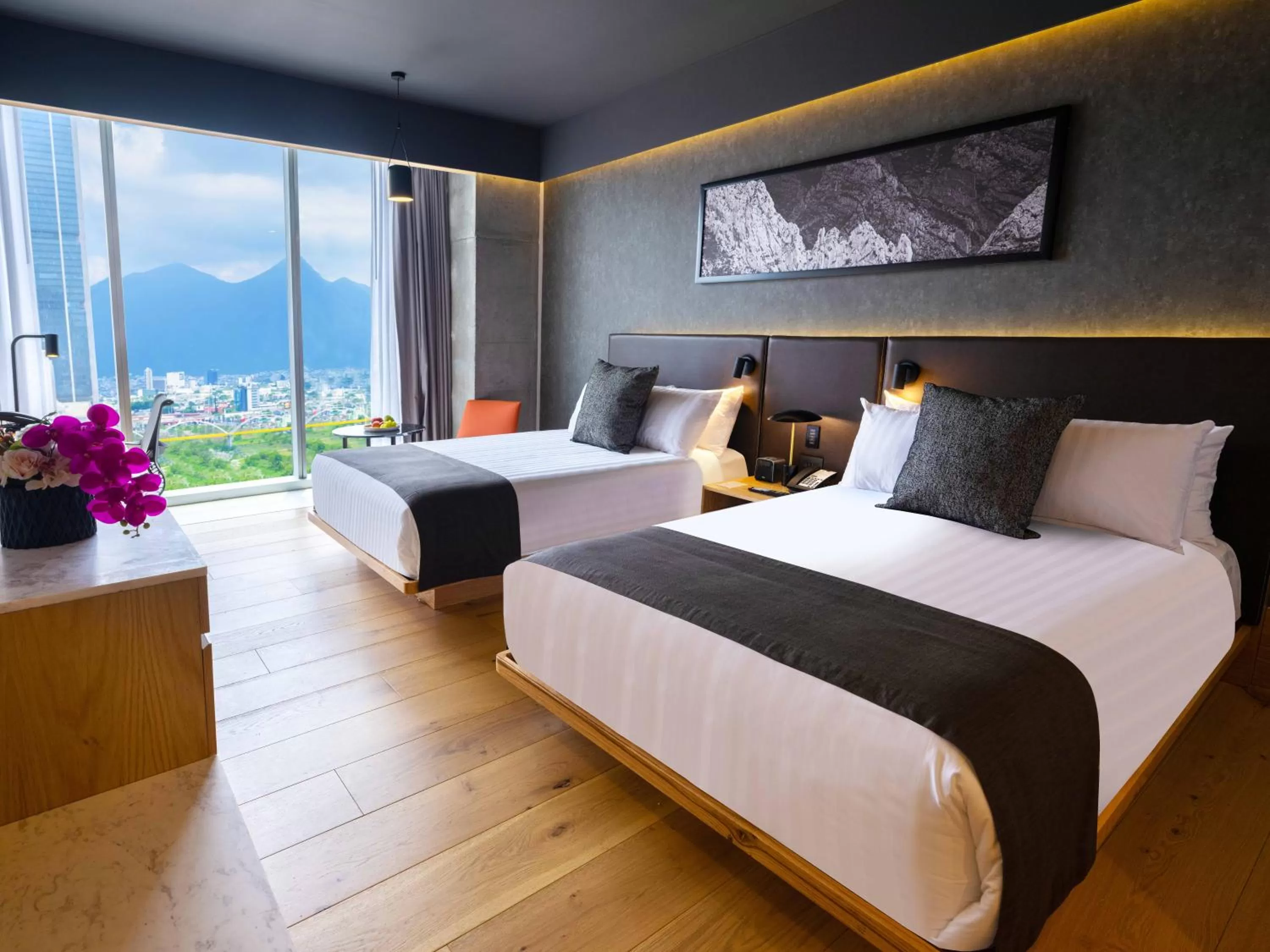 Brisas Business Club Double Mountain View in Galeria Plaza Monterrey