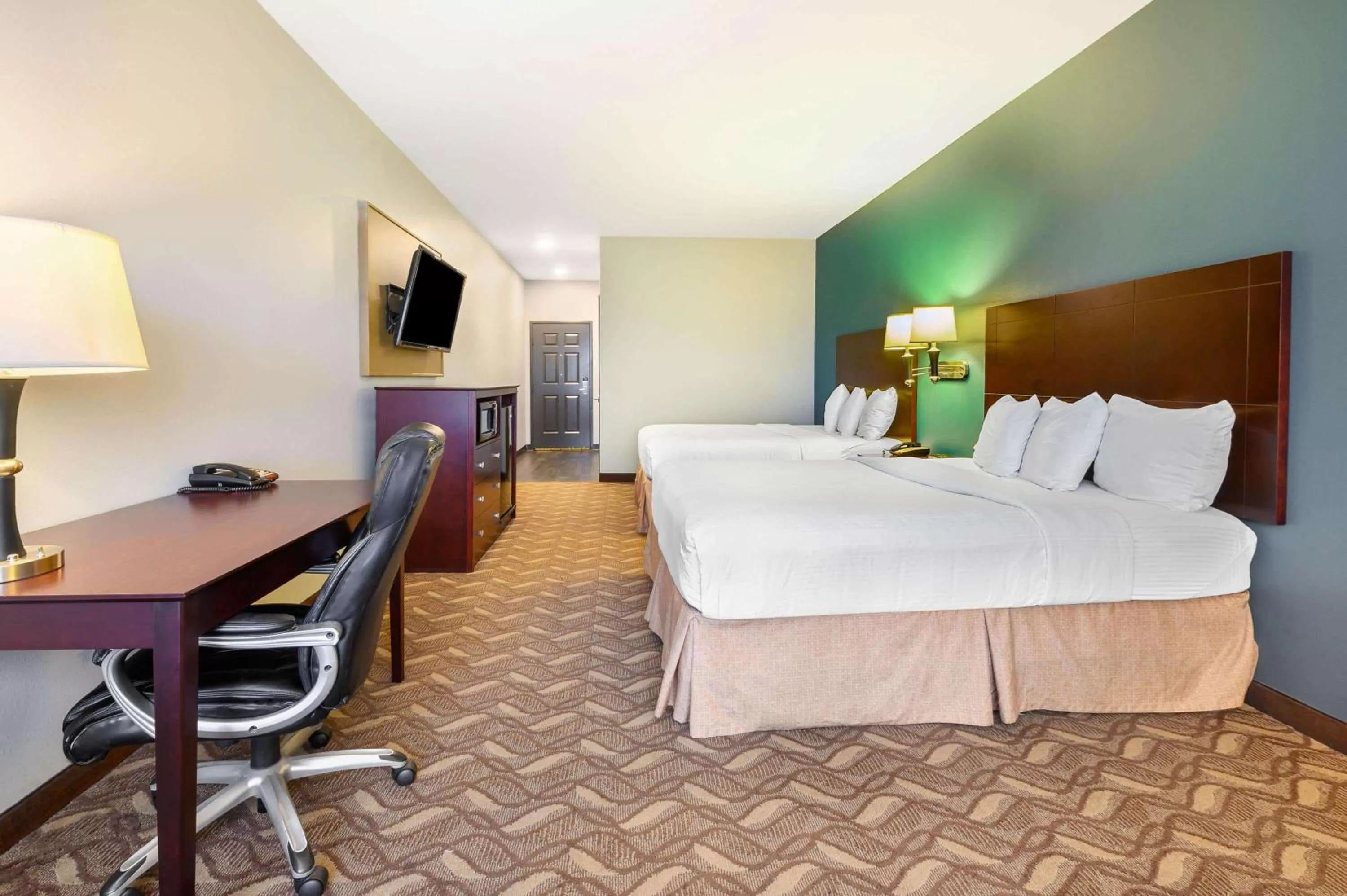 Queen Room with Two Queen Beds - Non-Smoking in La Quinta by Wyndham Longview North