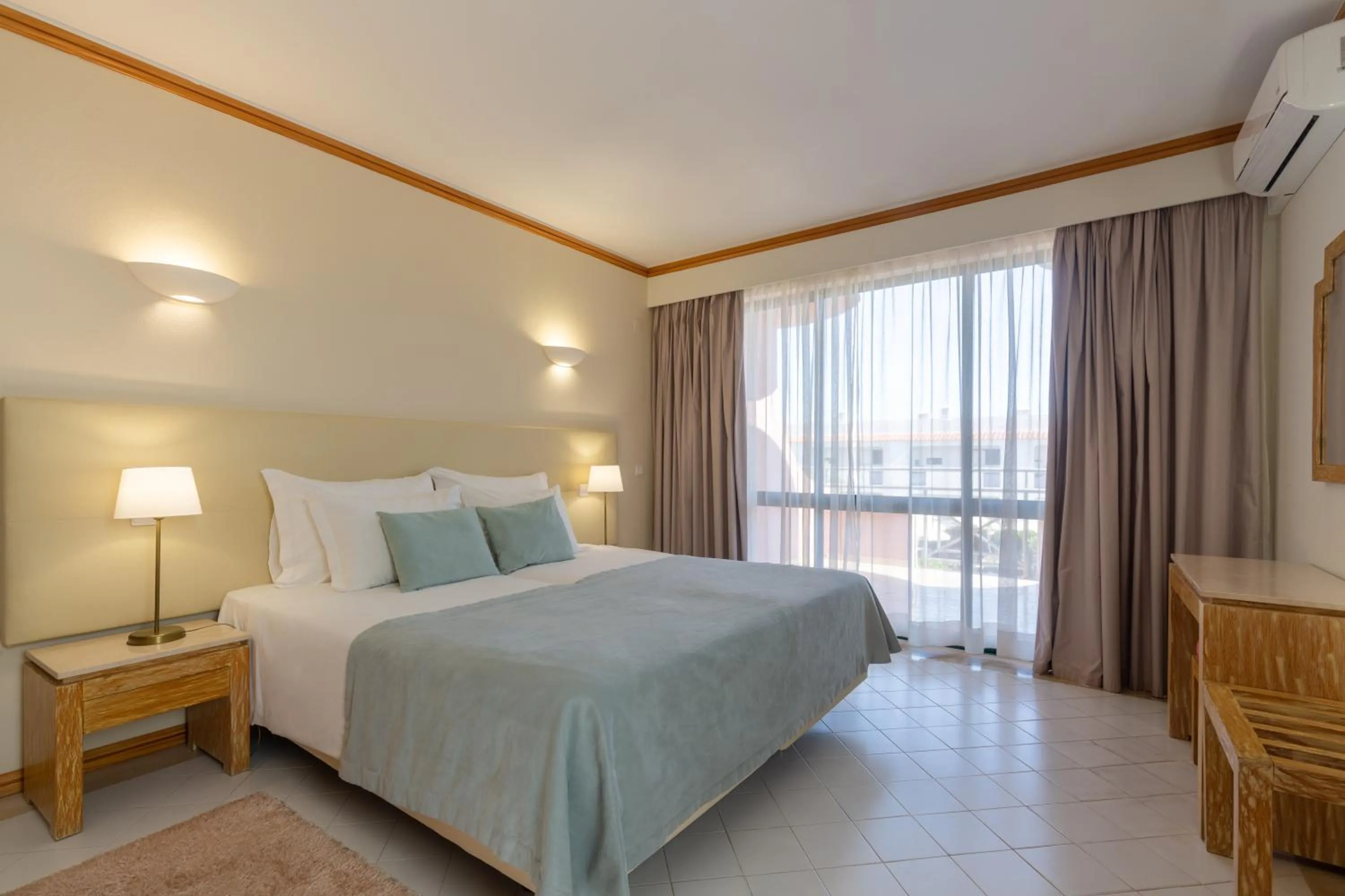 Two-Bedroom Apartment (4 Adults + 2 Children up to 12 years old) in Luna Clube Oceano