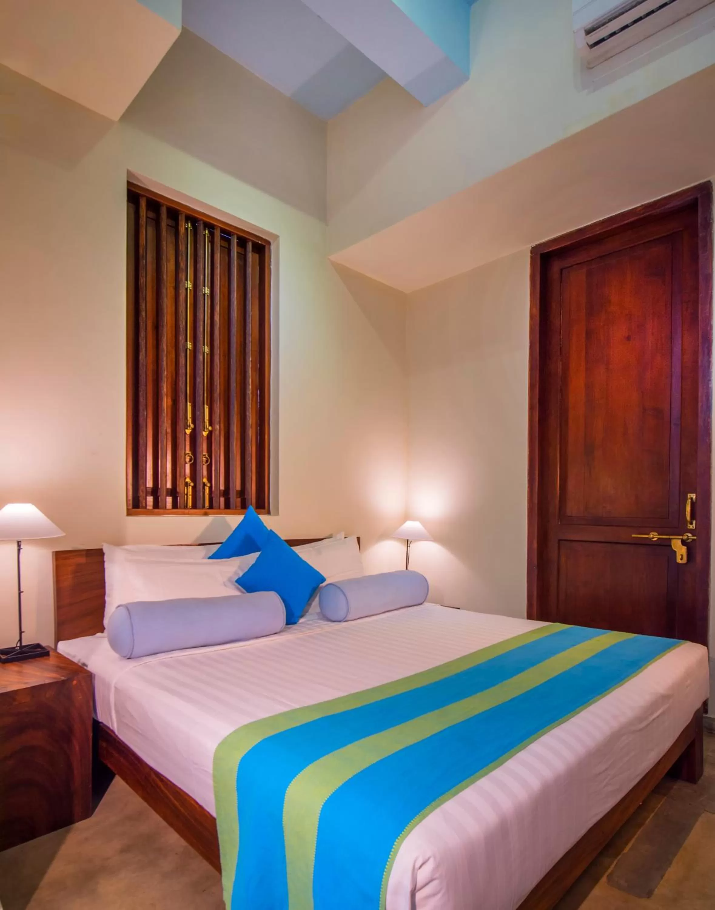 Deluxe Double Room with Balcony in Zylan Colombo