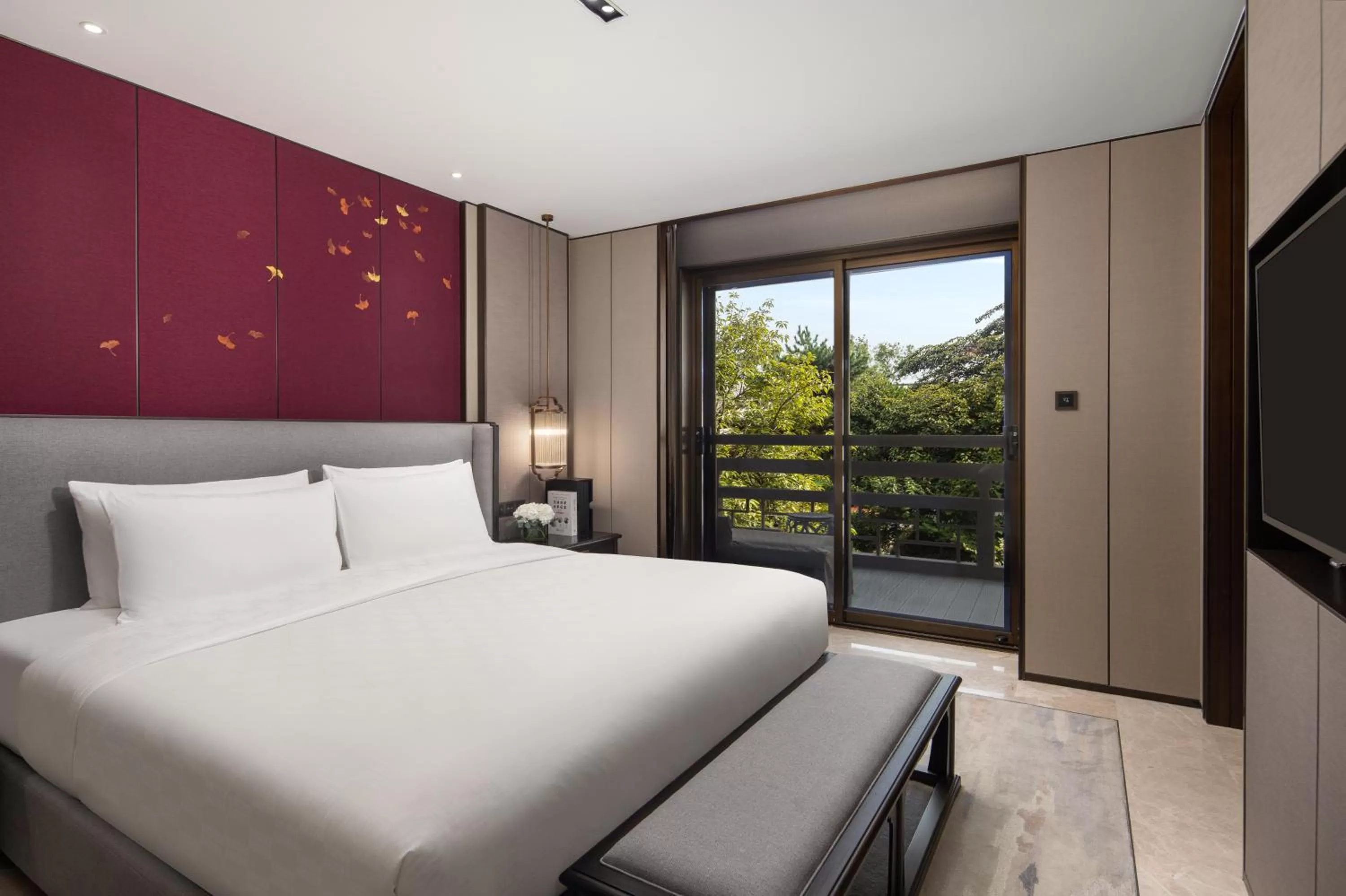 One-Bedroom Suite with Balcony in HUALUXE Xi'an Tanghua by IHG