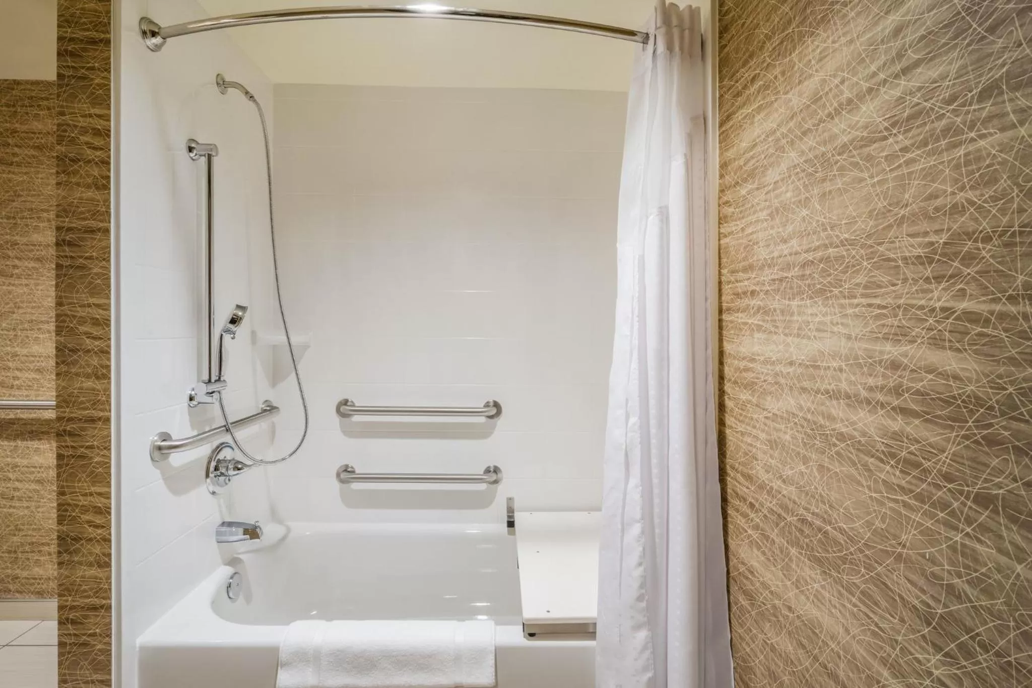 Standard King Room with Accessible Tub - Mobility Access in Holiday Inn - Terre Haute by IHG
