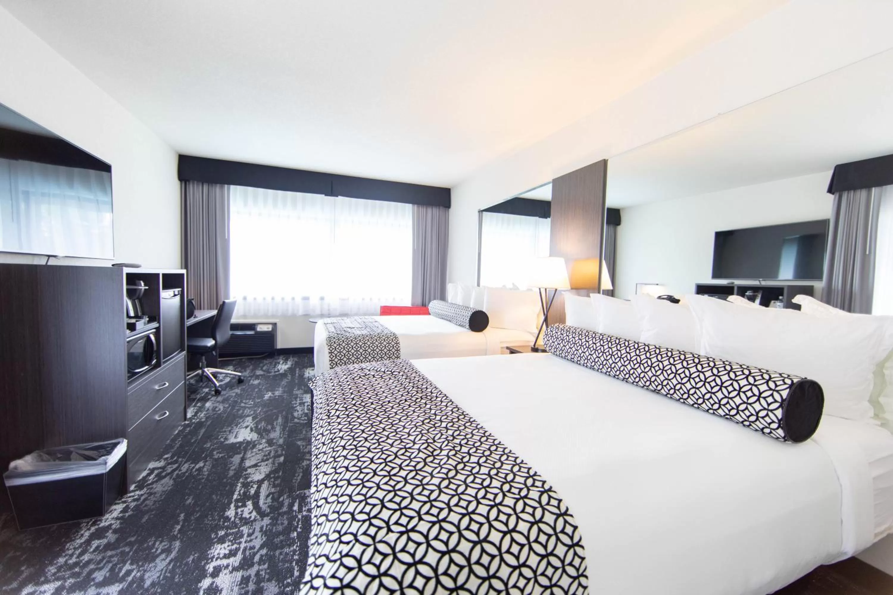 Deluxe Poolside Room with Two Queen Beds in Centennial Hotel Spokane