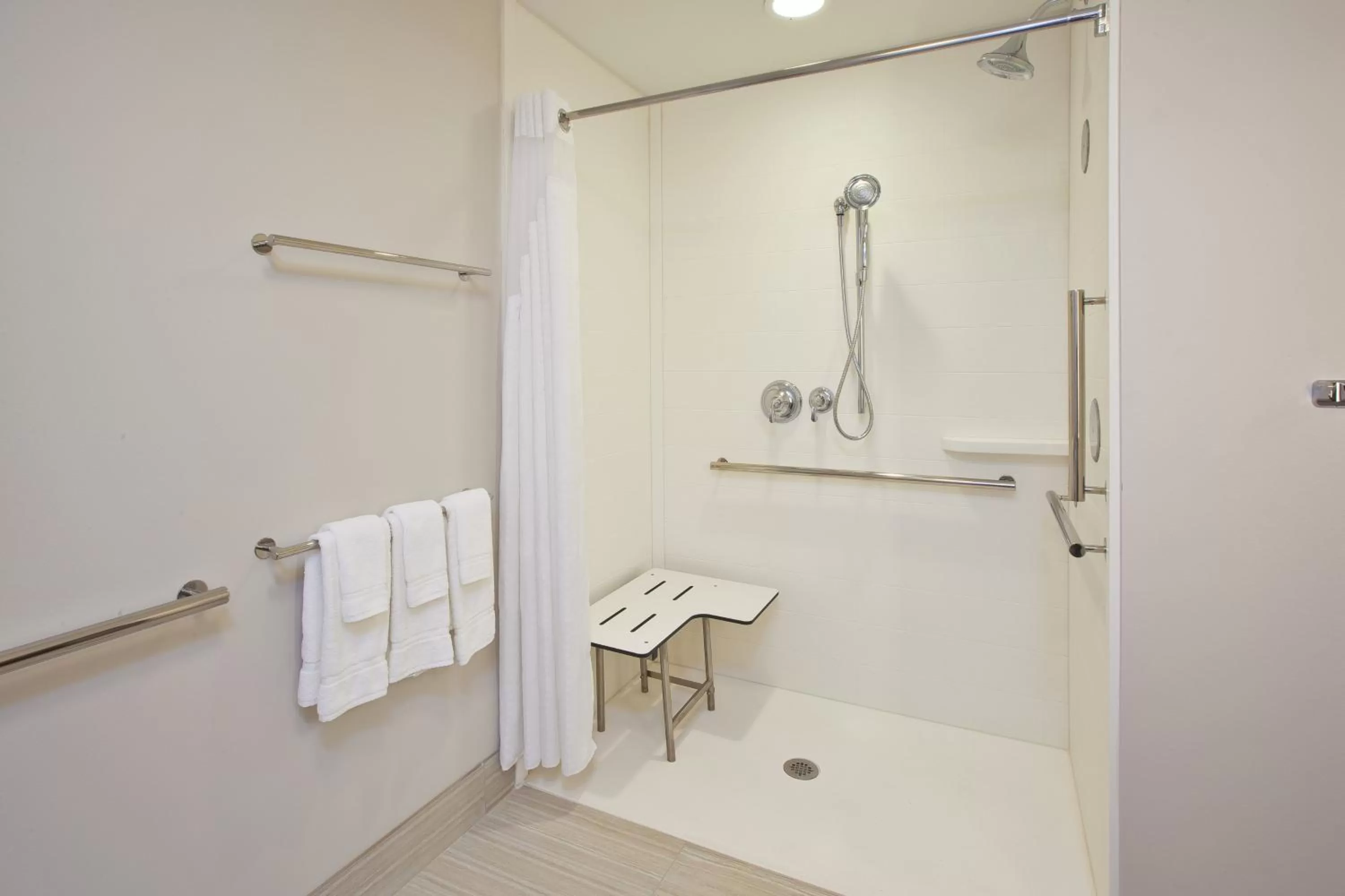 King Room - Disability Access/Roll in Shower - Non-Smoking in Holiday Inn Express and Suites South Hill, an IHG Hotel