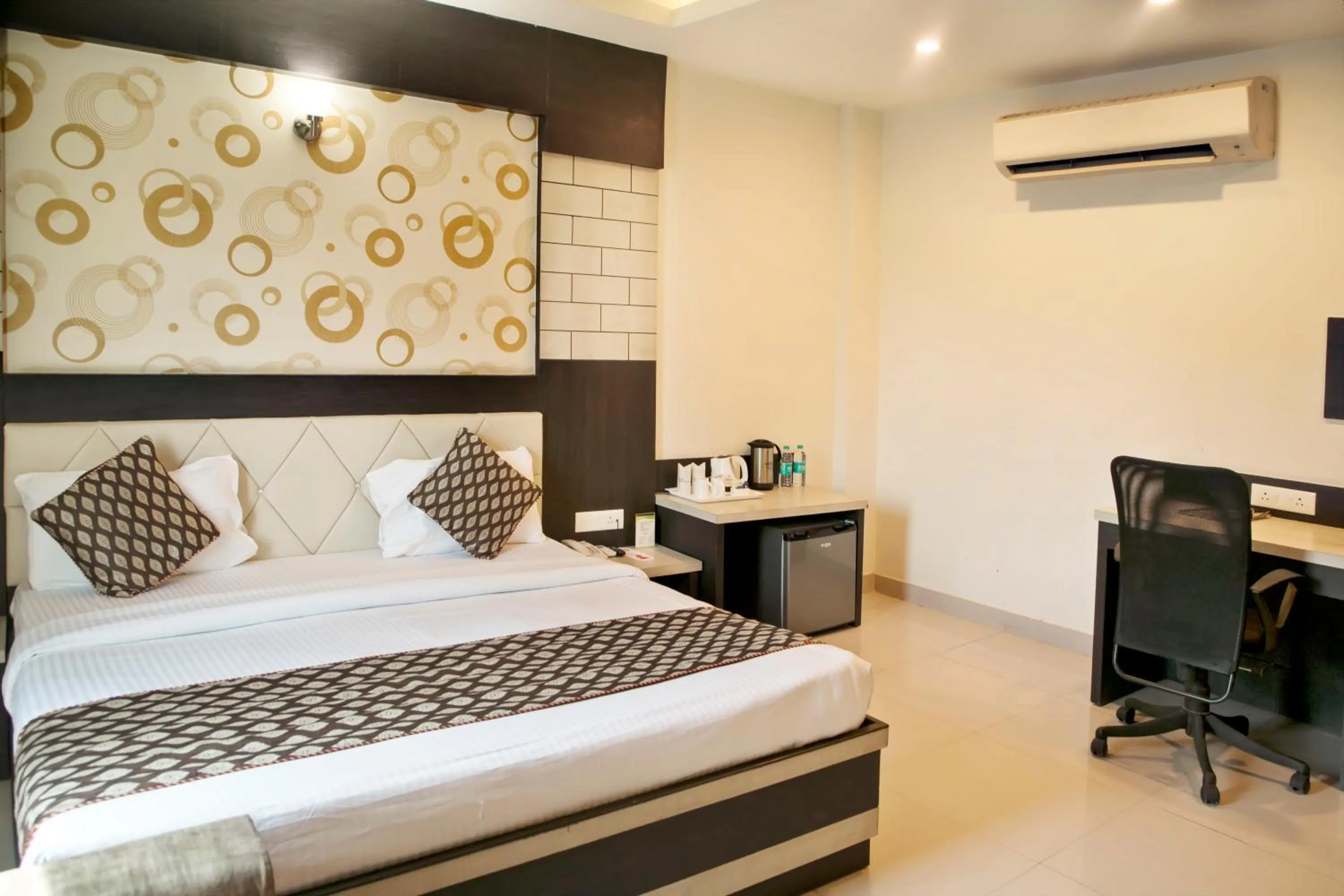 Executive Double Room - single occupancy in Hotel Ganges Grand - 600m from Kashi Vishwanath Temple