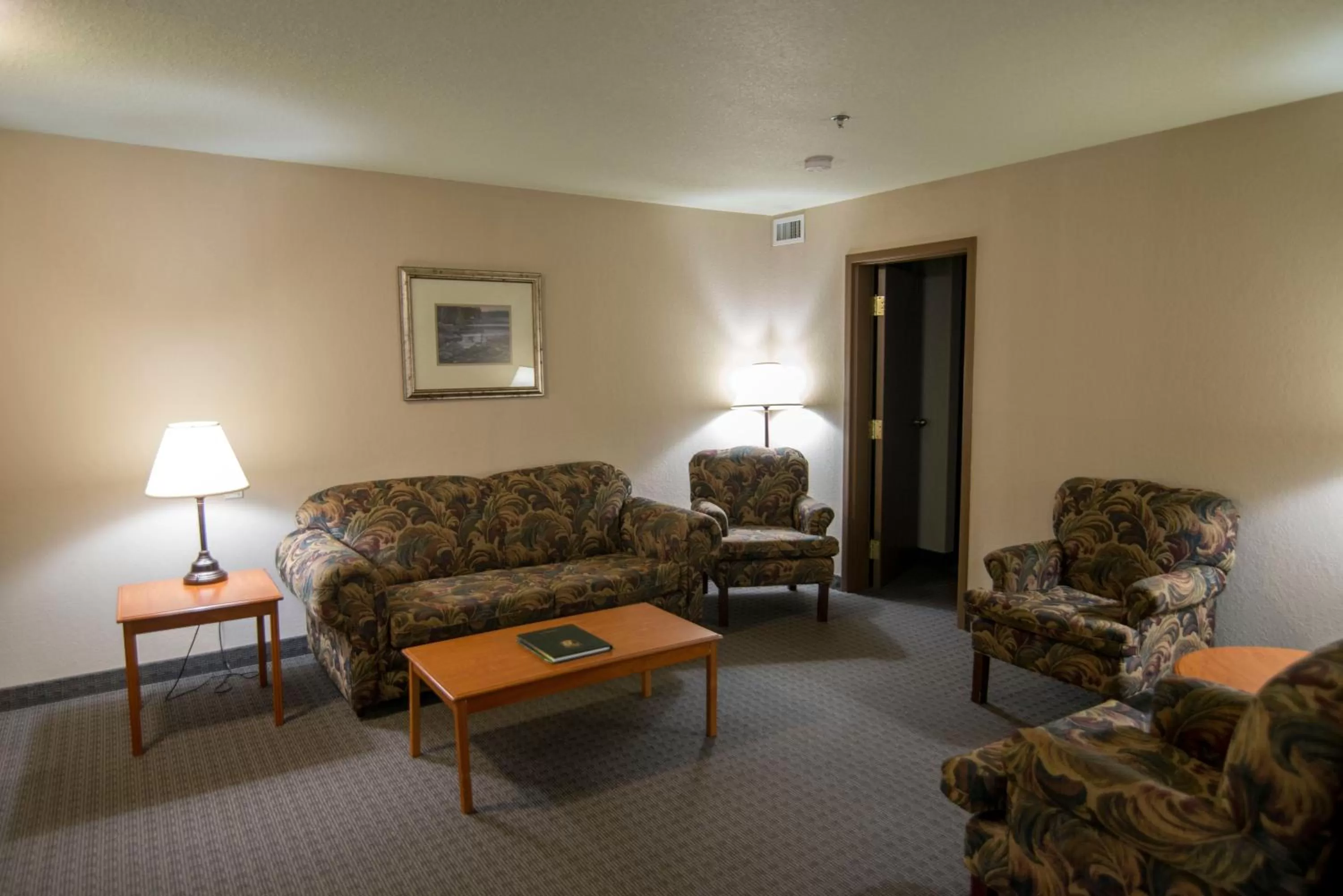 Deluxe King Suite - Non-Smoking in Super 8 by Wyndham Dauphin