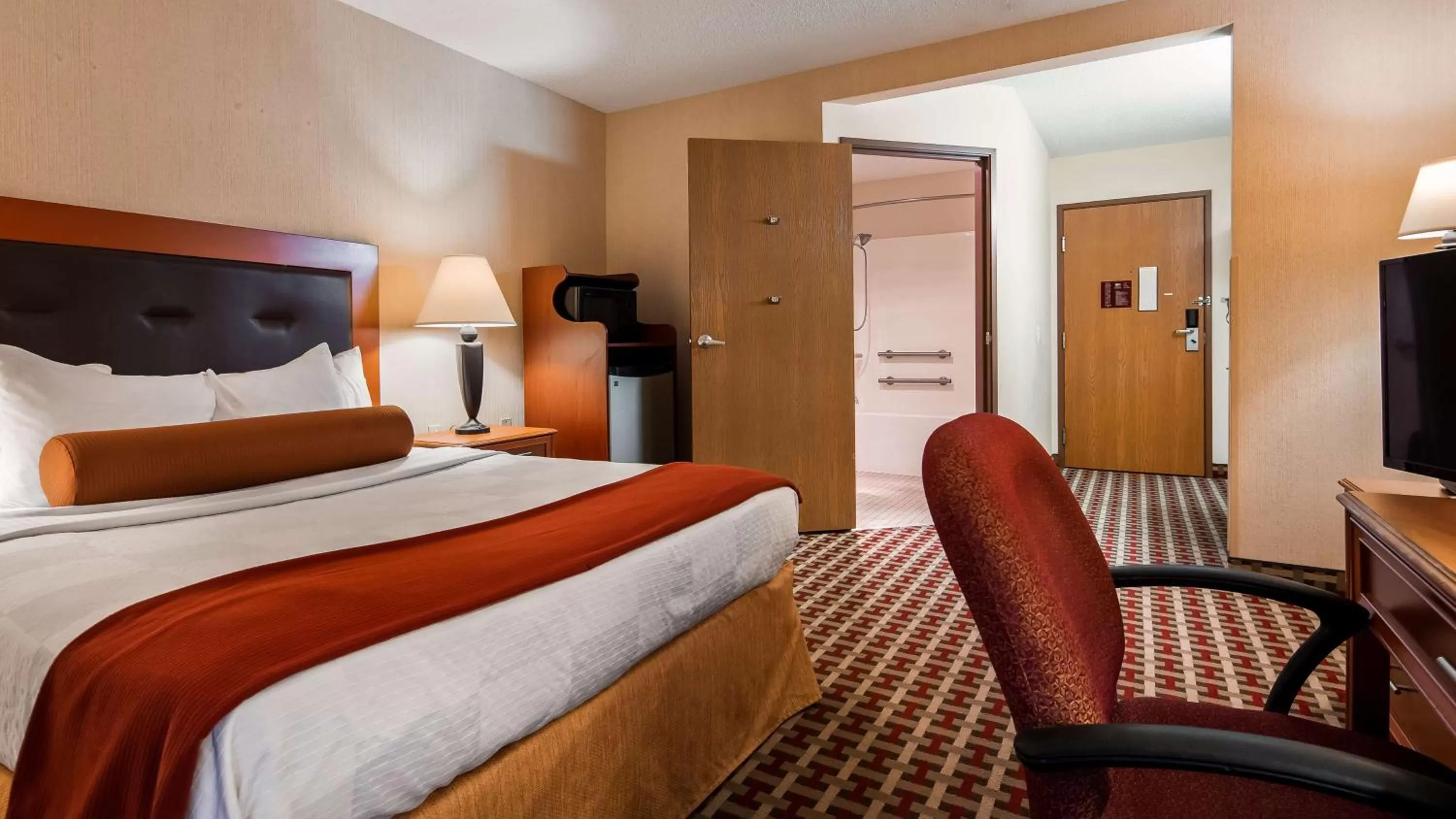 Queen Room - Disability Access - Smoking in Best Western Marion Hotel