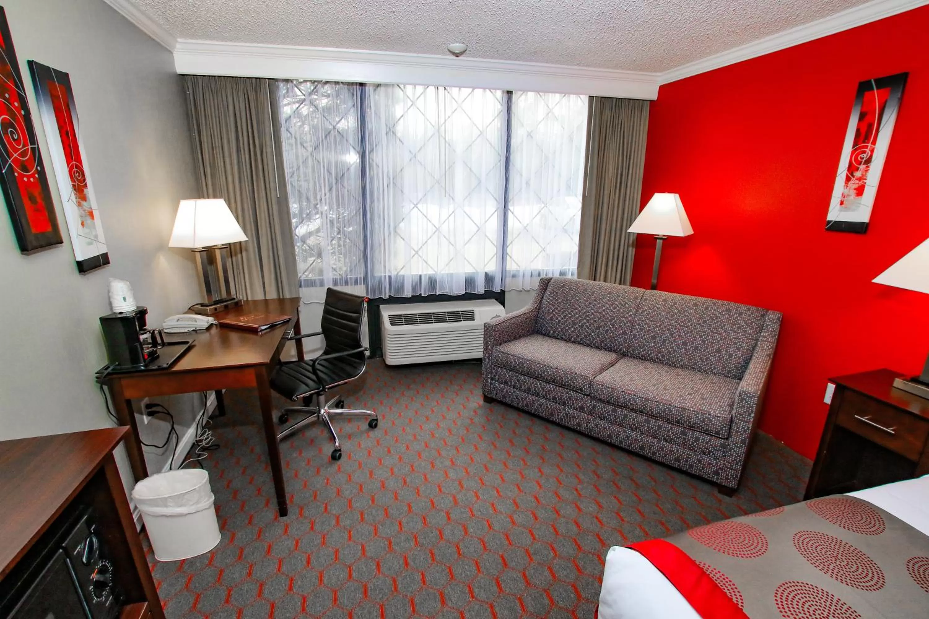 King Room with Bath Tub - Mobility Accessible/Non-Smoking in Ramada Hotel & Conference Center by Wyndham Lewiston