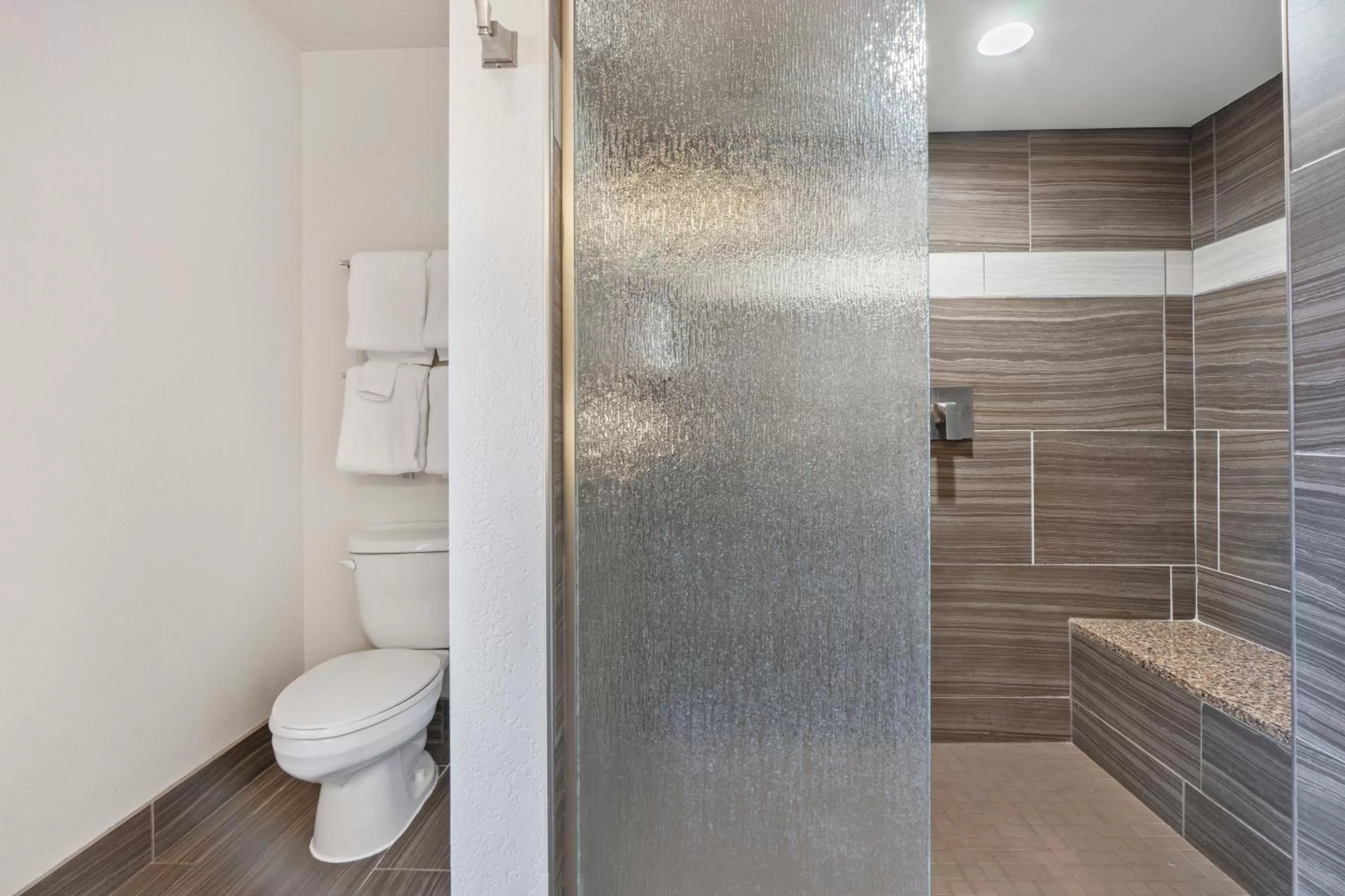 One-Bedroom Suite in Cherry Tree Inn & Suites