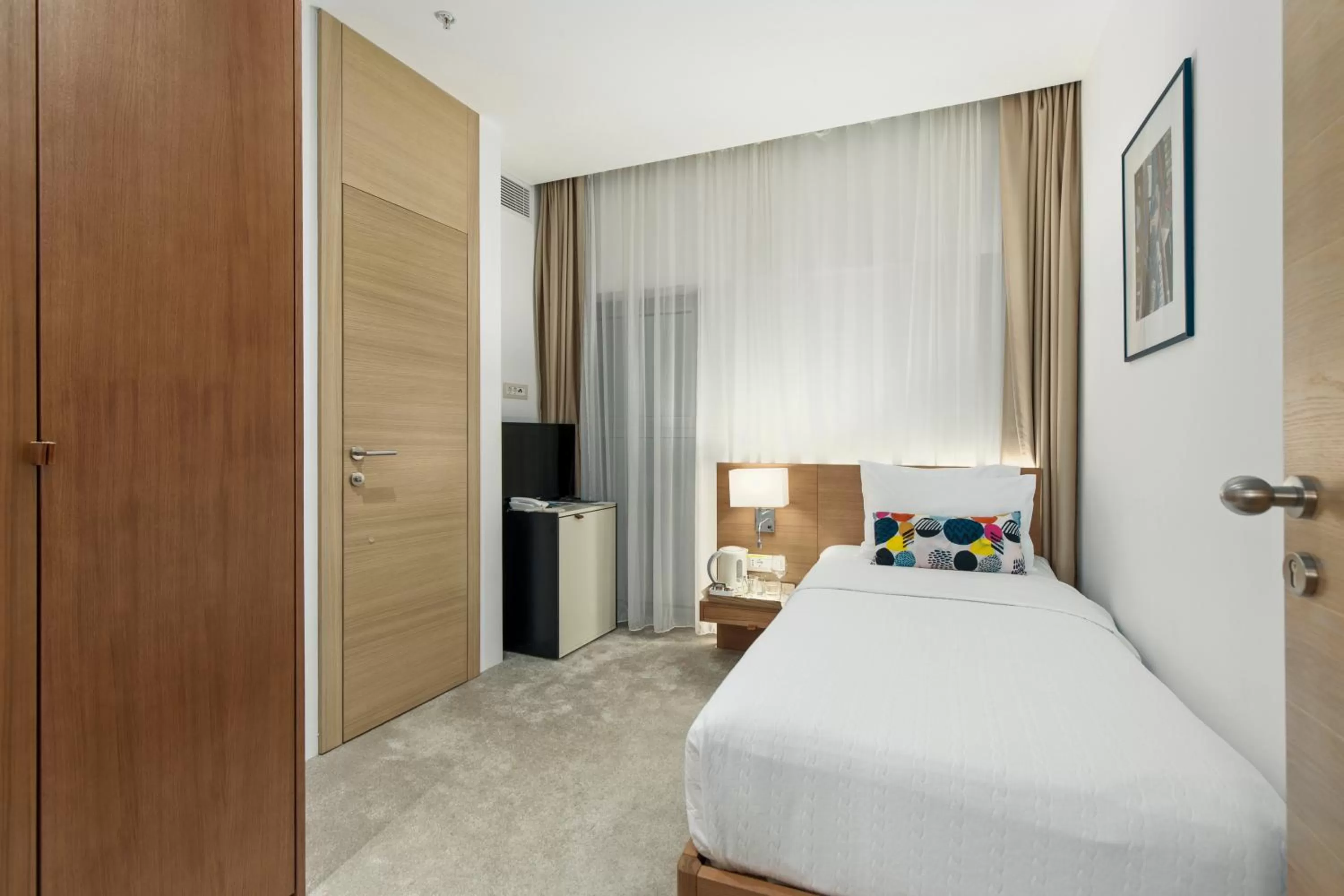 Single Room with Inner Courtyard View - single occupancy in Hotel Harmonia by Dukley