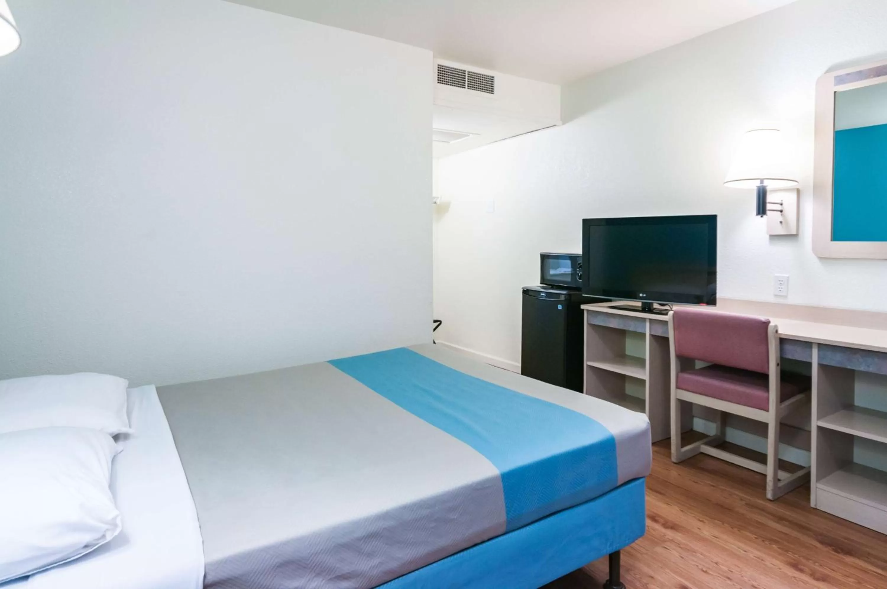 Double Room - Non-Smoking  in Motel 6-Green River, UT