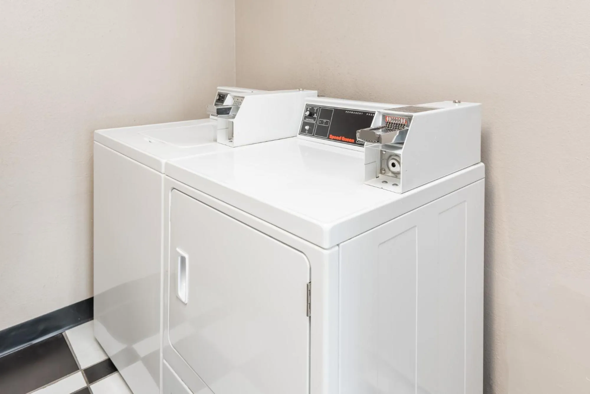 Super 8 by Wyndham Bloomington Normal