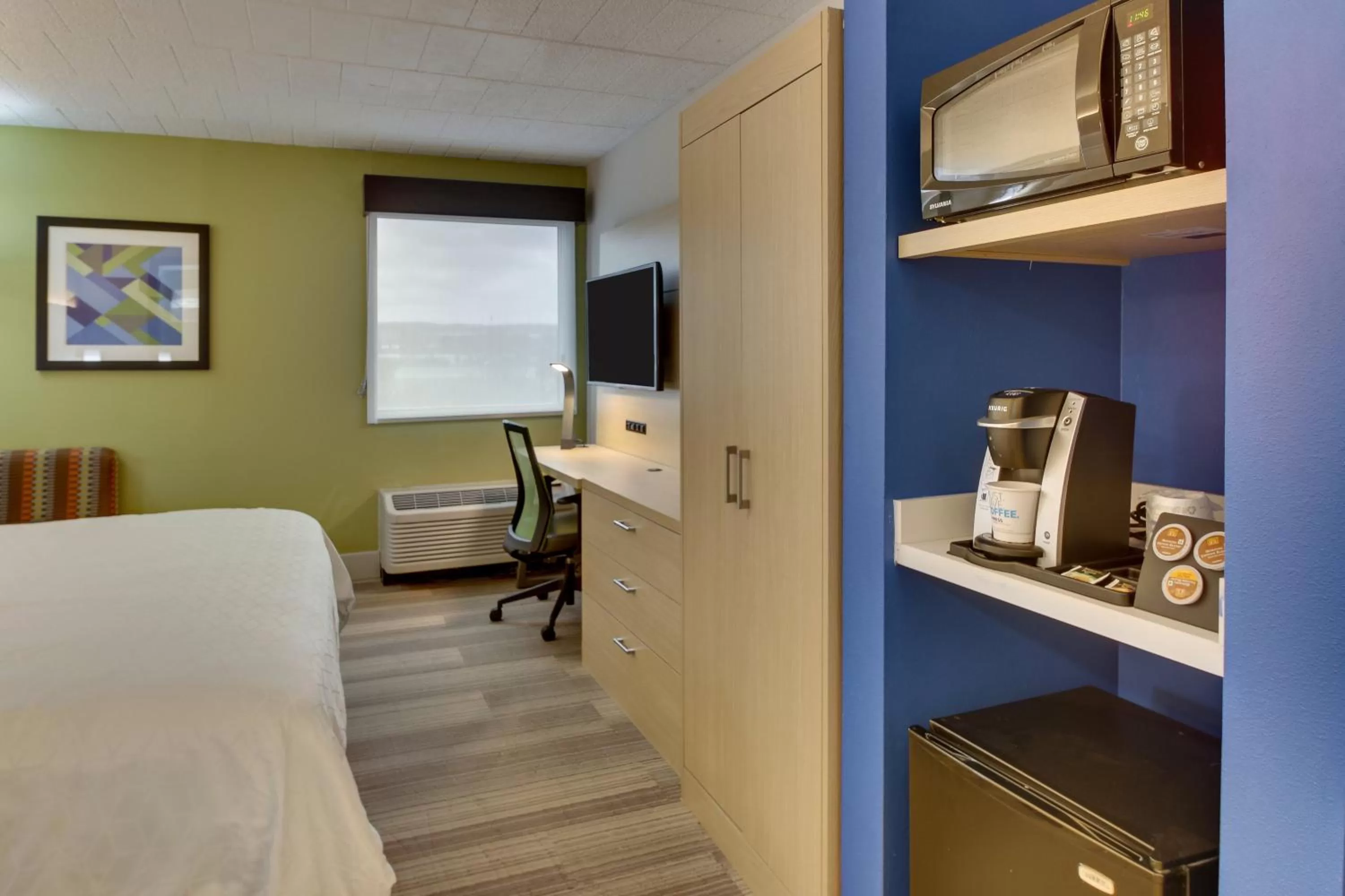 Standard King Room - Communications Accessible in Holiday Inn Express Pittston - Scranton Airport by IHG