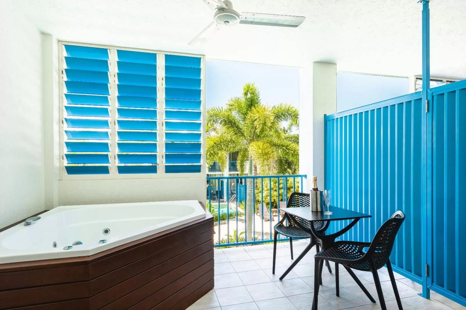 Three-Bedroom Apartment with Spa Bath in Silkari Lagoons Port Douglas