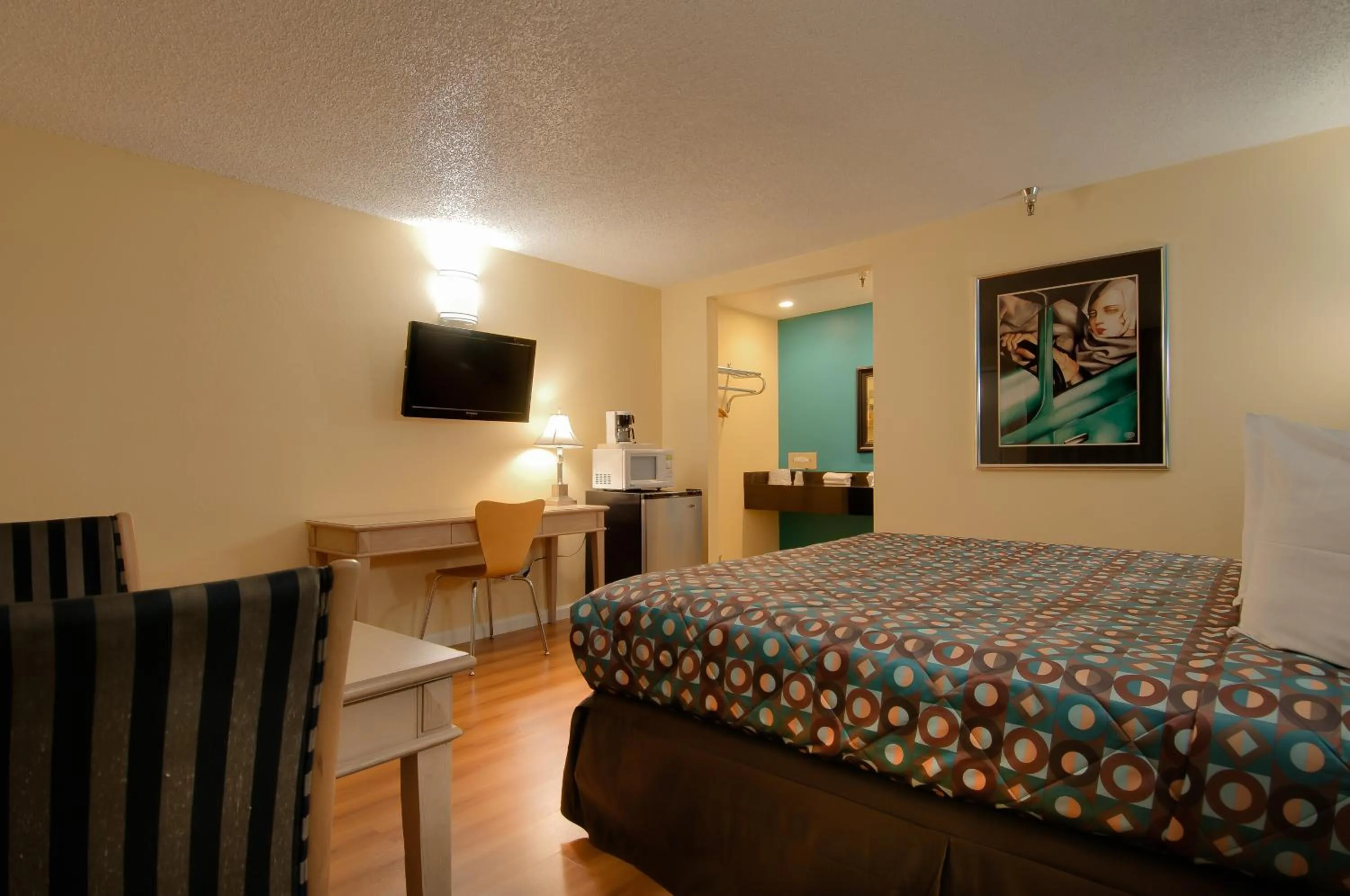 Standard King Room Non-Smoking in Vagabond Inn Bakersfield South