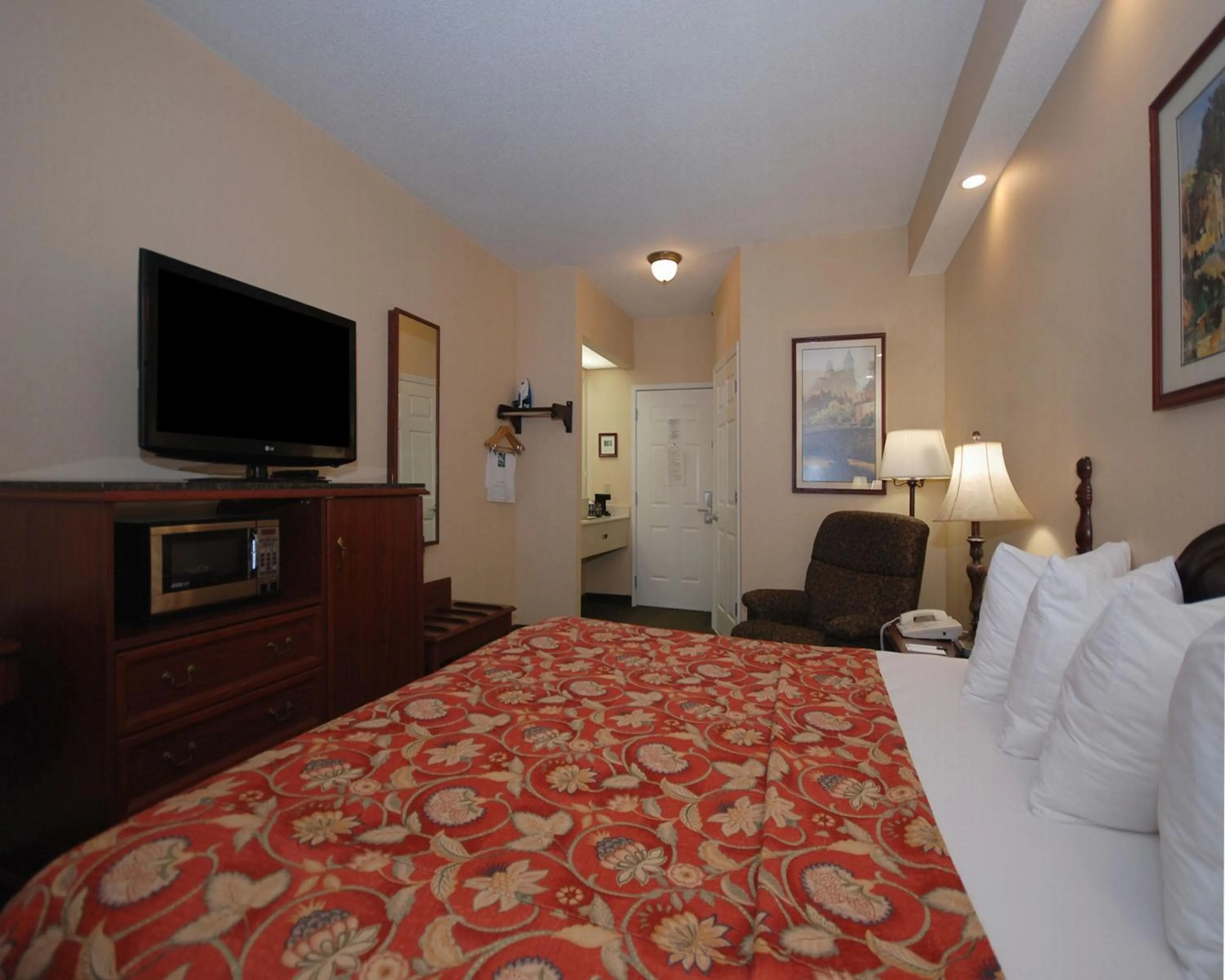 King Room - Non-Smoking in Quality Inn Greeneville - Tusculum