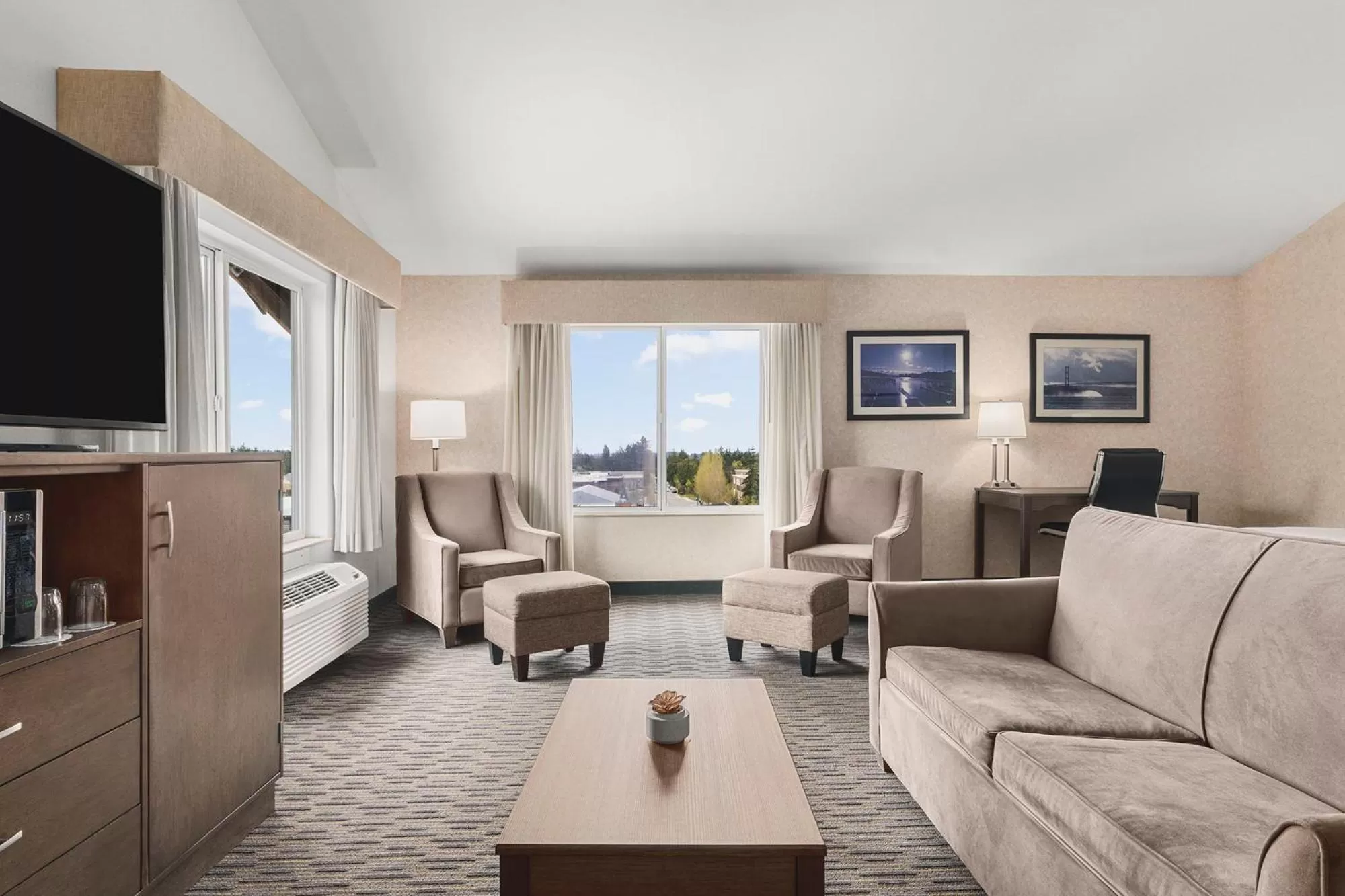 Deluxe King Suite with Whirlpool in The INN at Gig Harbor