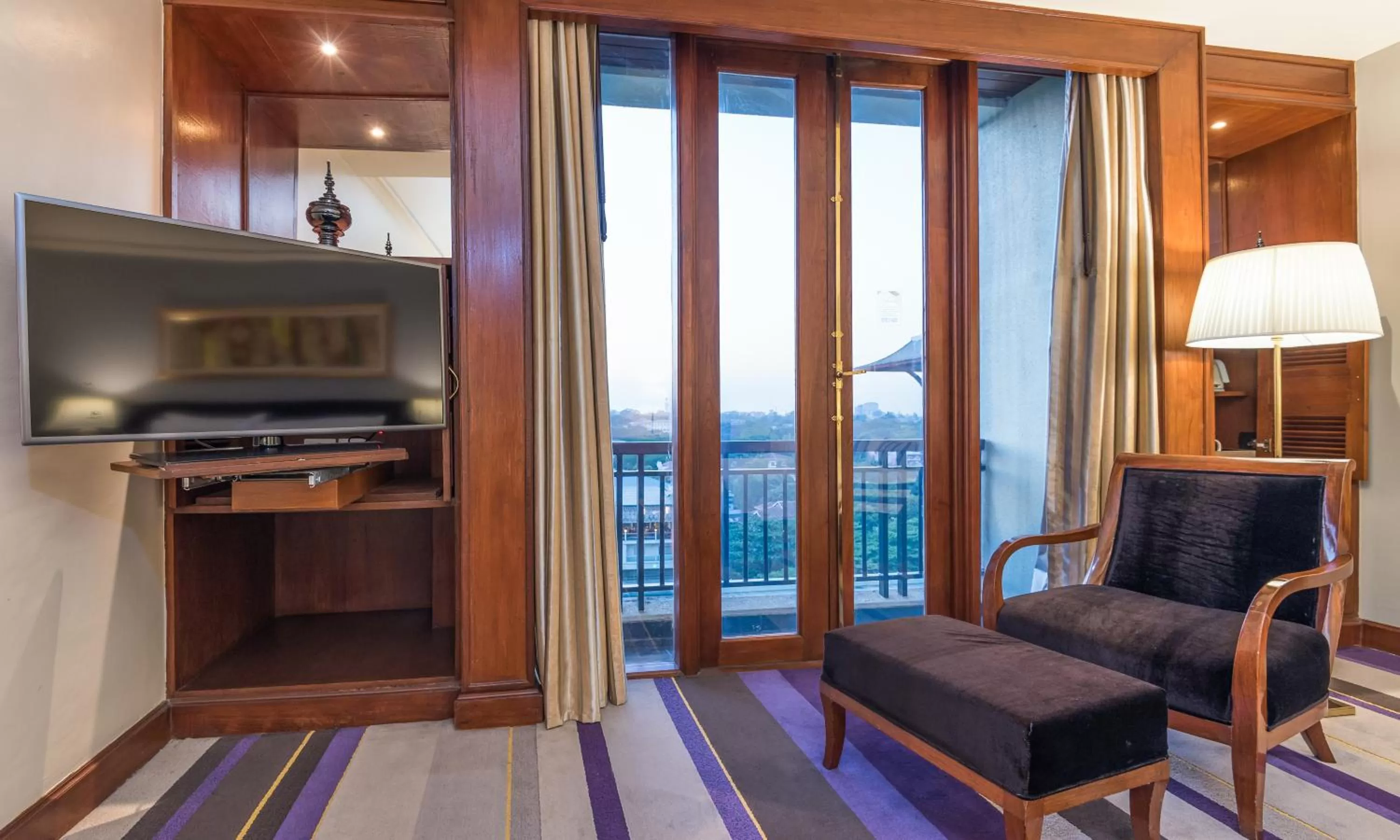 Chatrium Club Deluxe Lake or Pagoda view - King in Chatrium Hotel Royal Lake Yangon