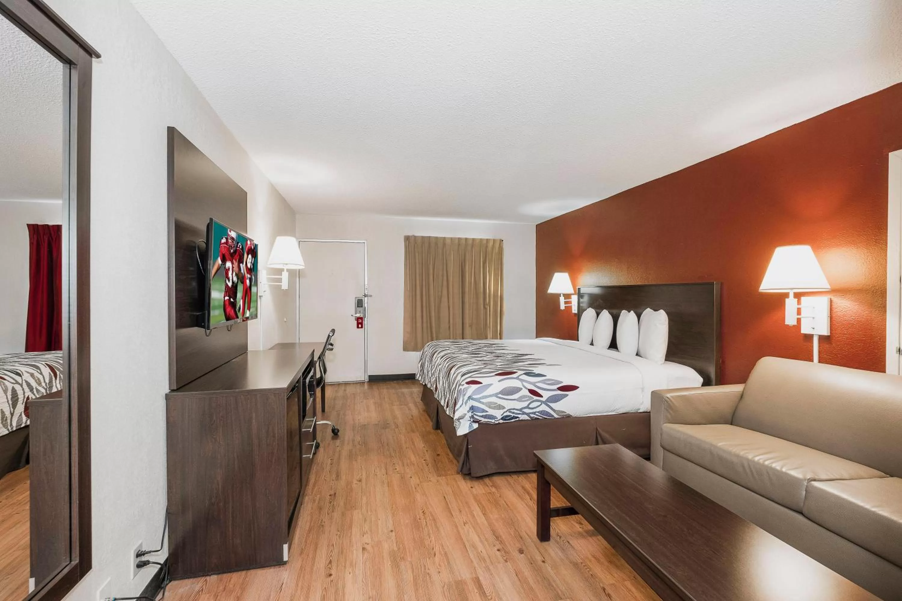 Standard King Room Smoking in Red Roof Inn Walterboro