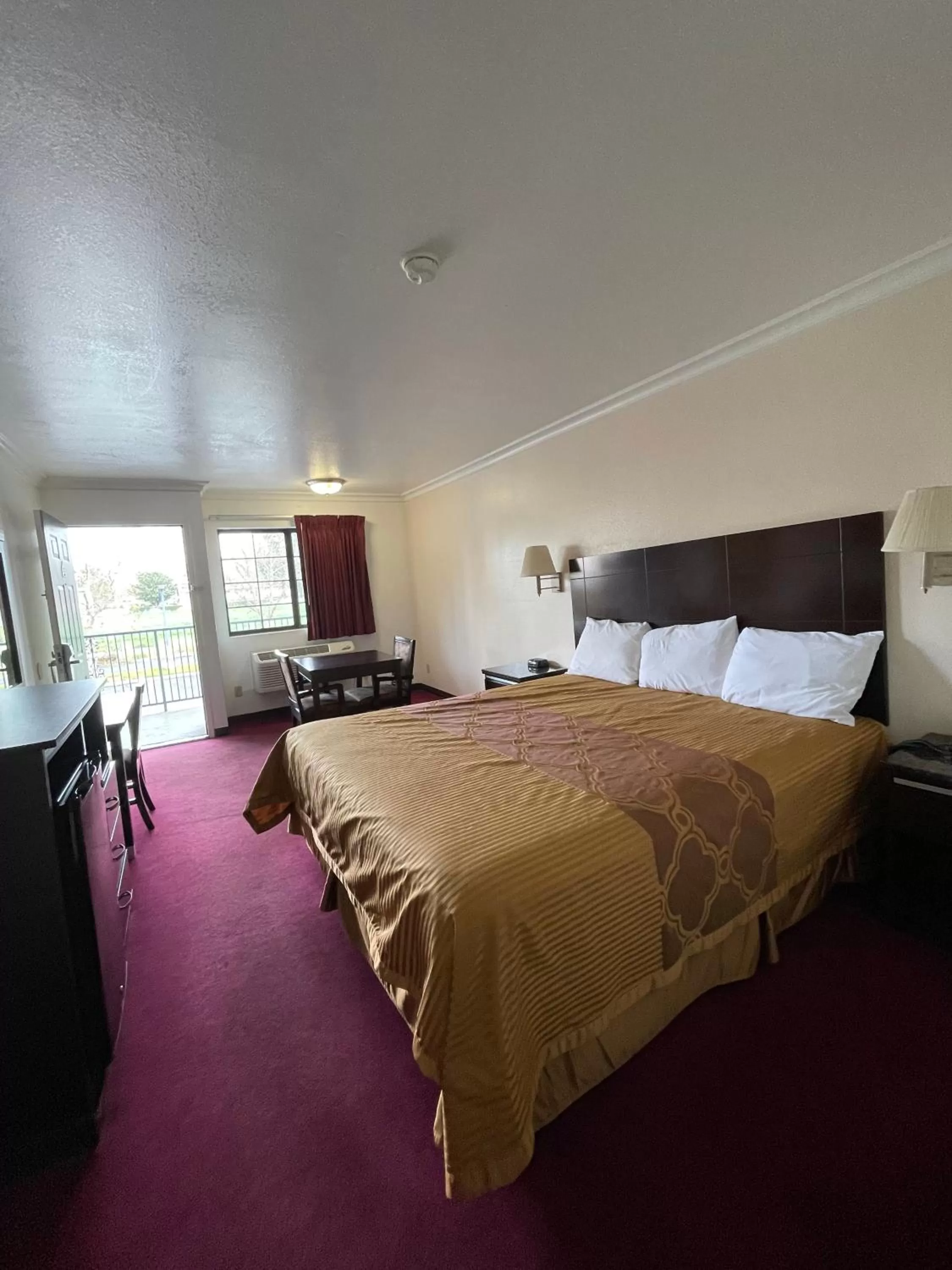Standard King Room - single occupancy in Chino Motel