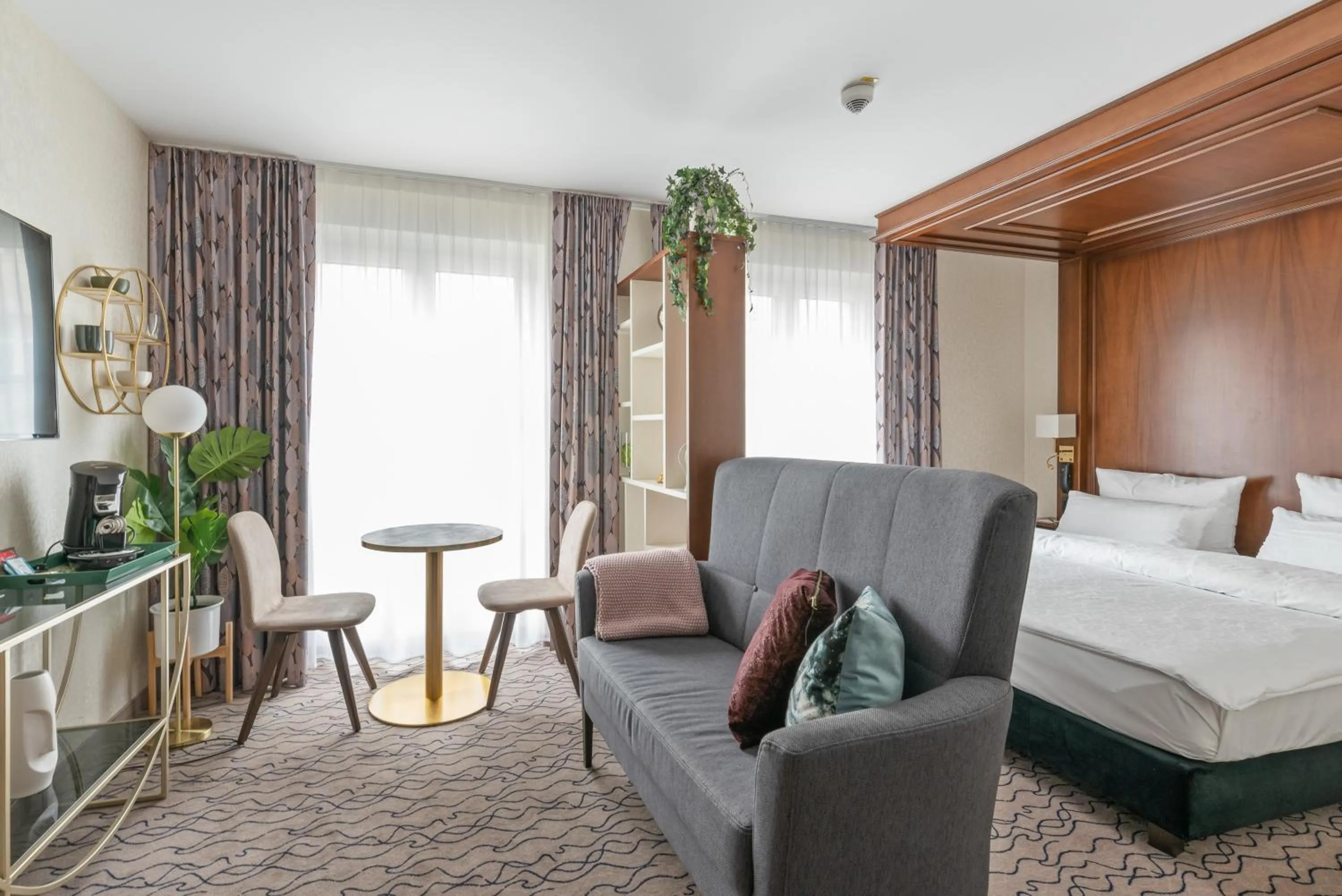 Deluxe King Studio in AdvaStay by KING's