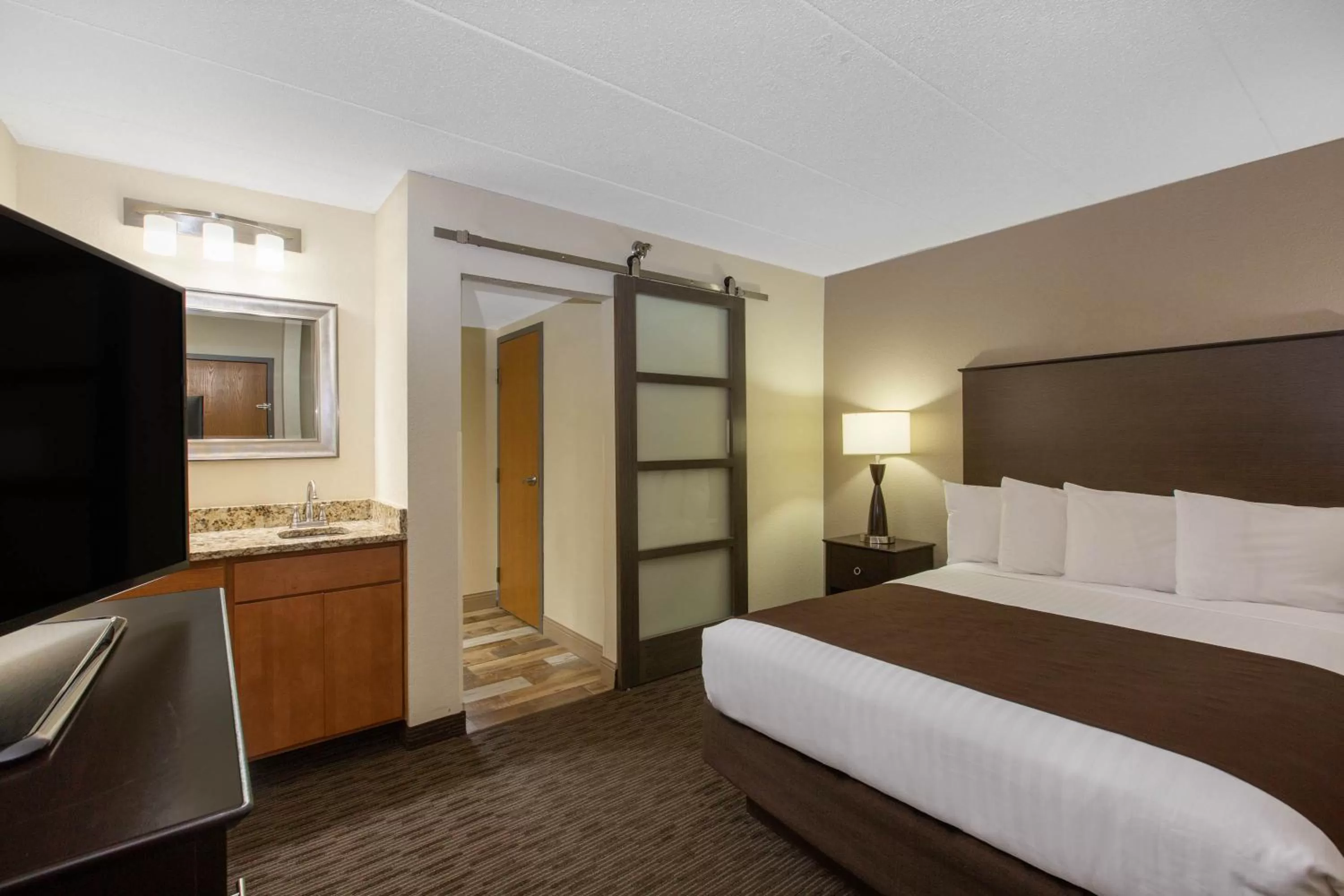 1 King and 1 Queen Bed, Two-Bedroom, Suite, Non-Smoking in AmericInn by Wyndham Apple Valley