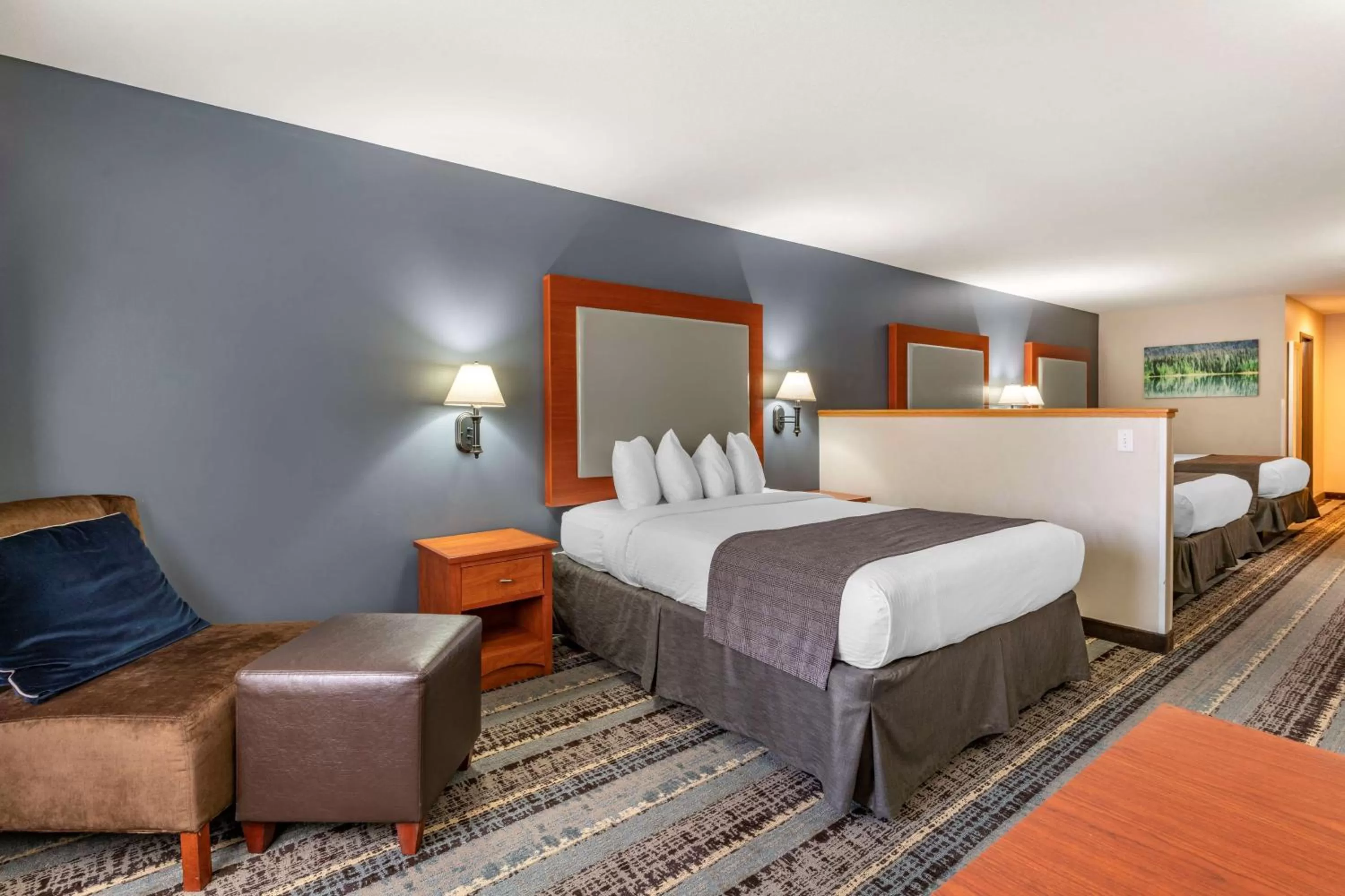 Queen Room with Three Queen Beds in Best Western Newberg Inn
