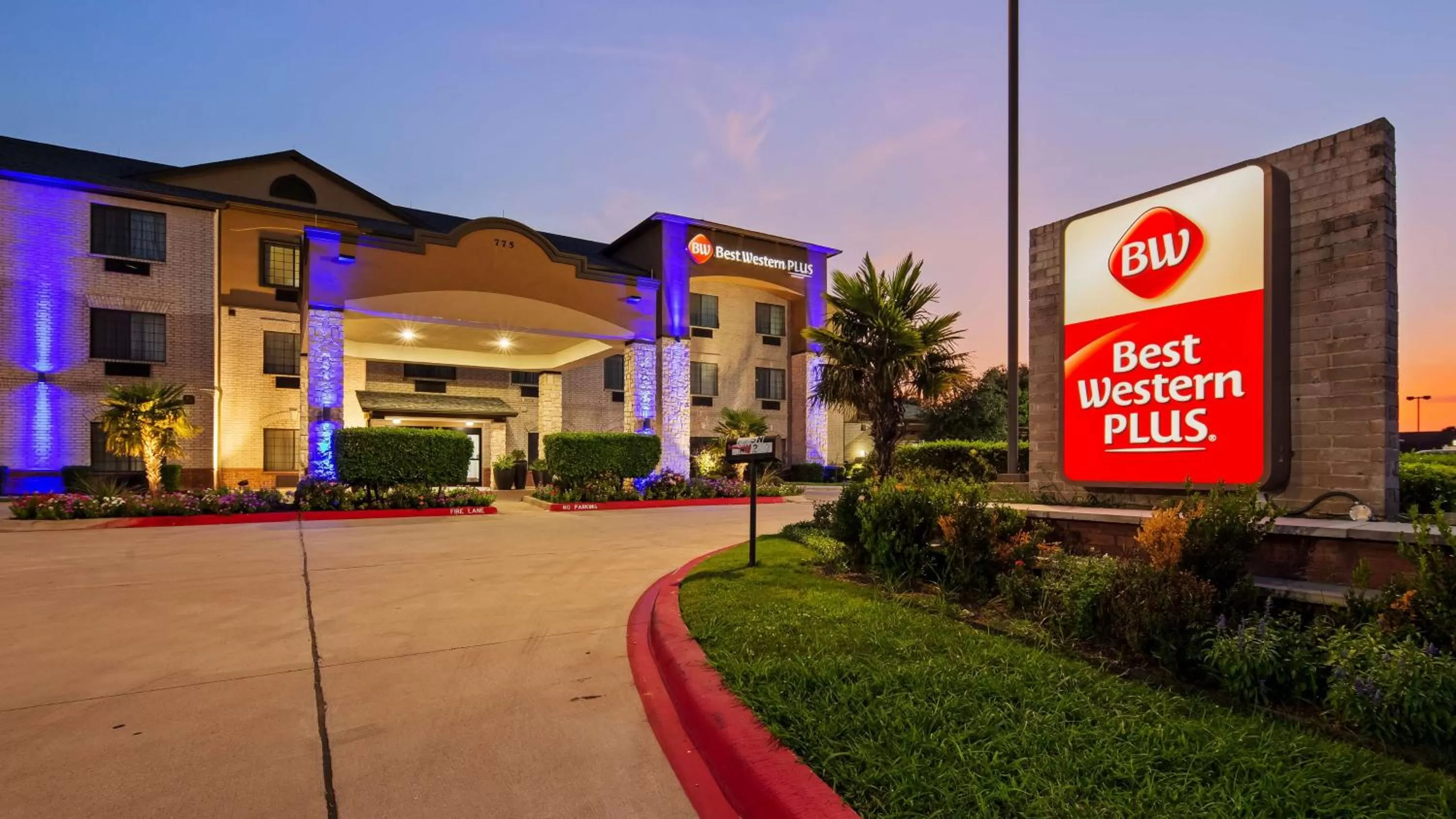 Best Western Plus Mansfield Inn & Suites