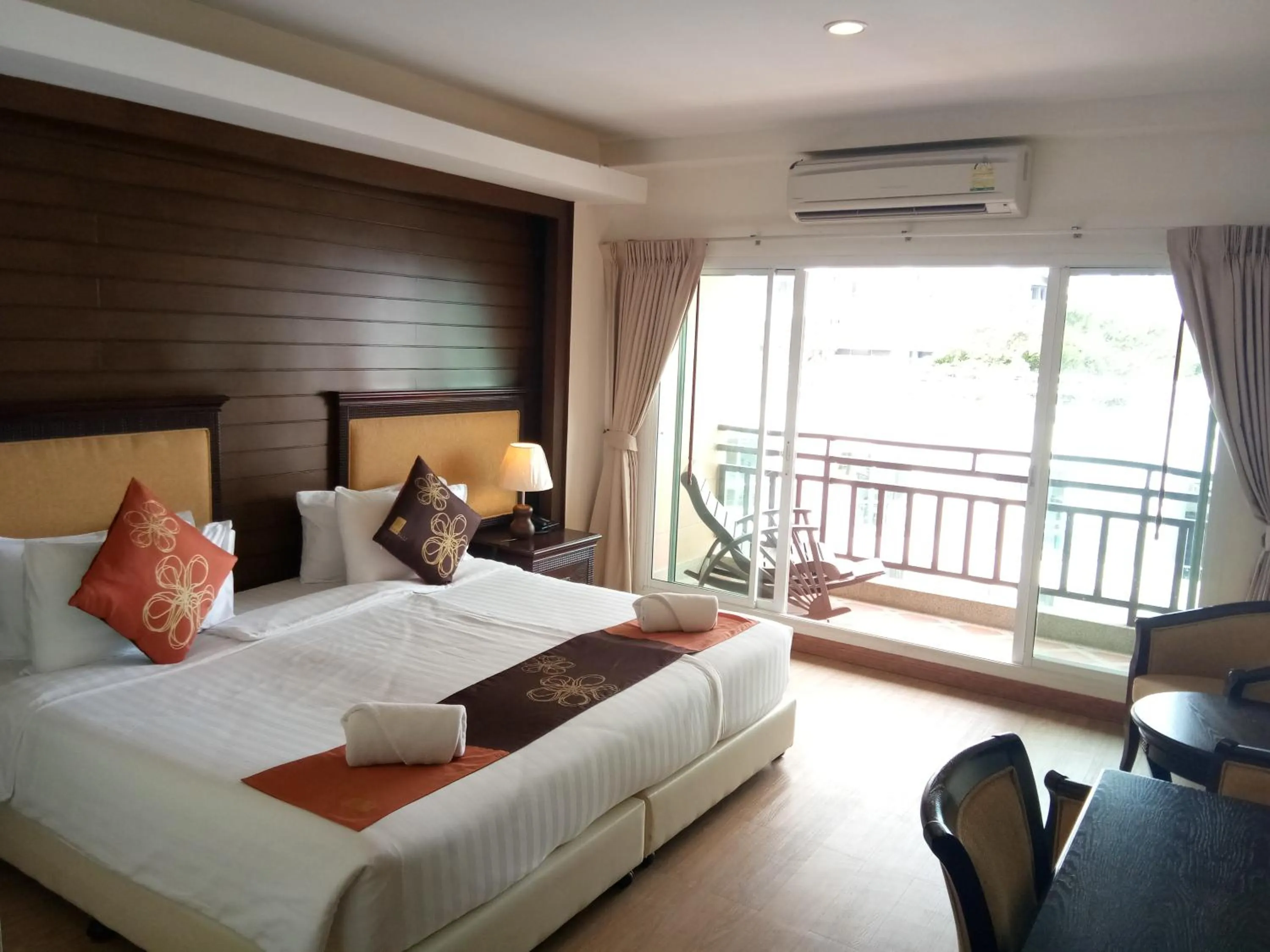 Superior Plus in Seaside Jomtien Beach Pattaya