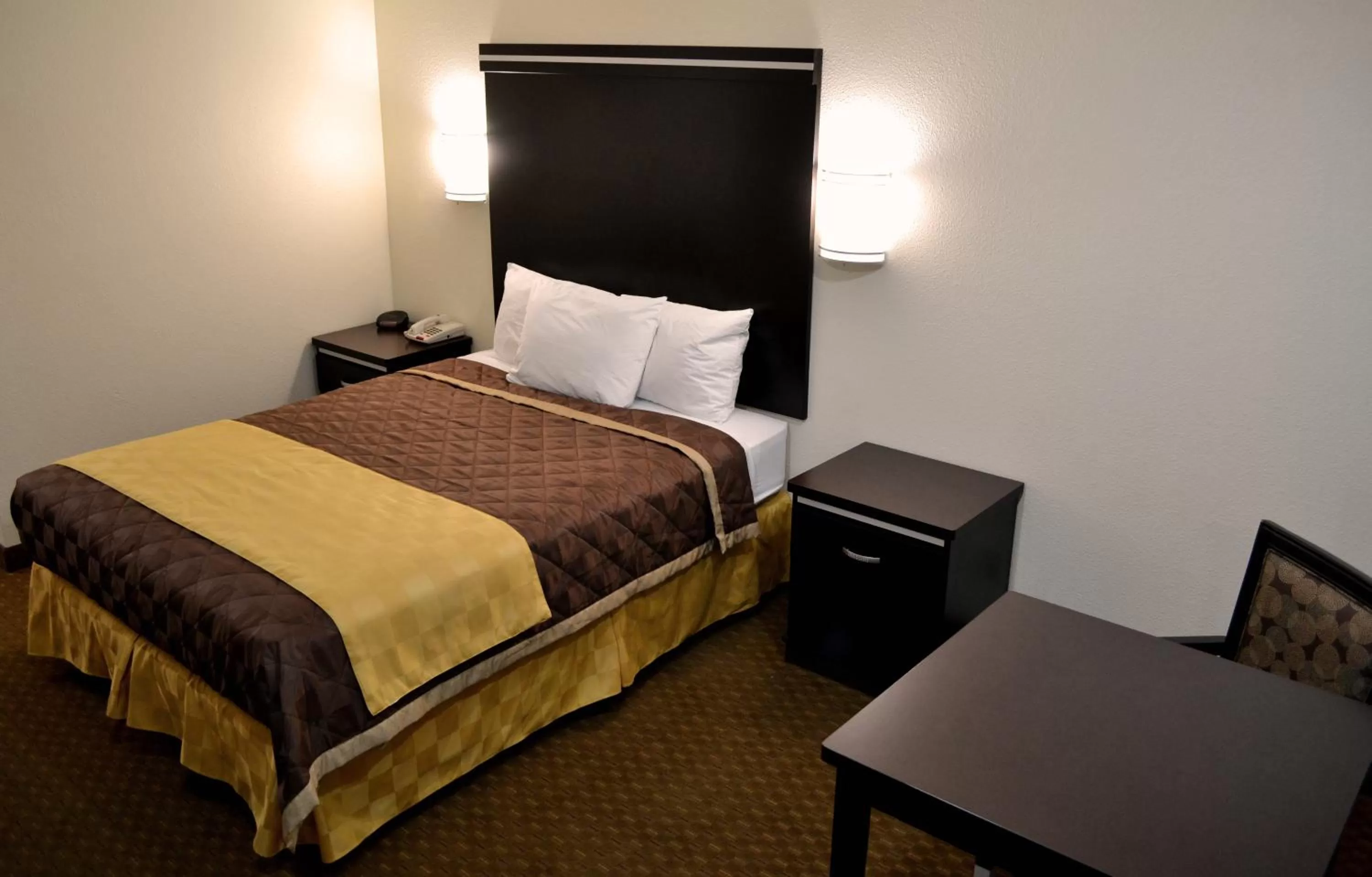 Queen Room in Americas Best Value Inn Calimesa