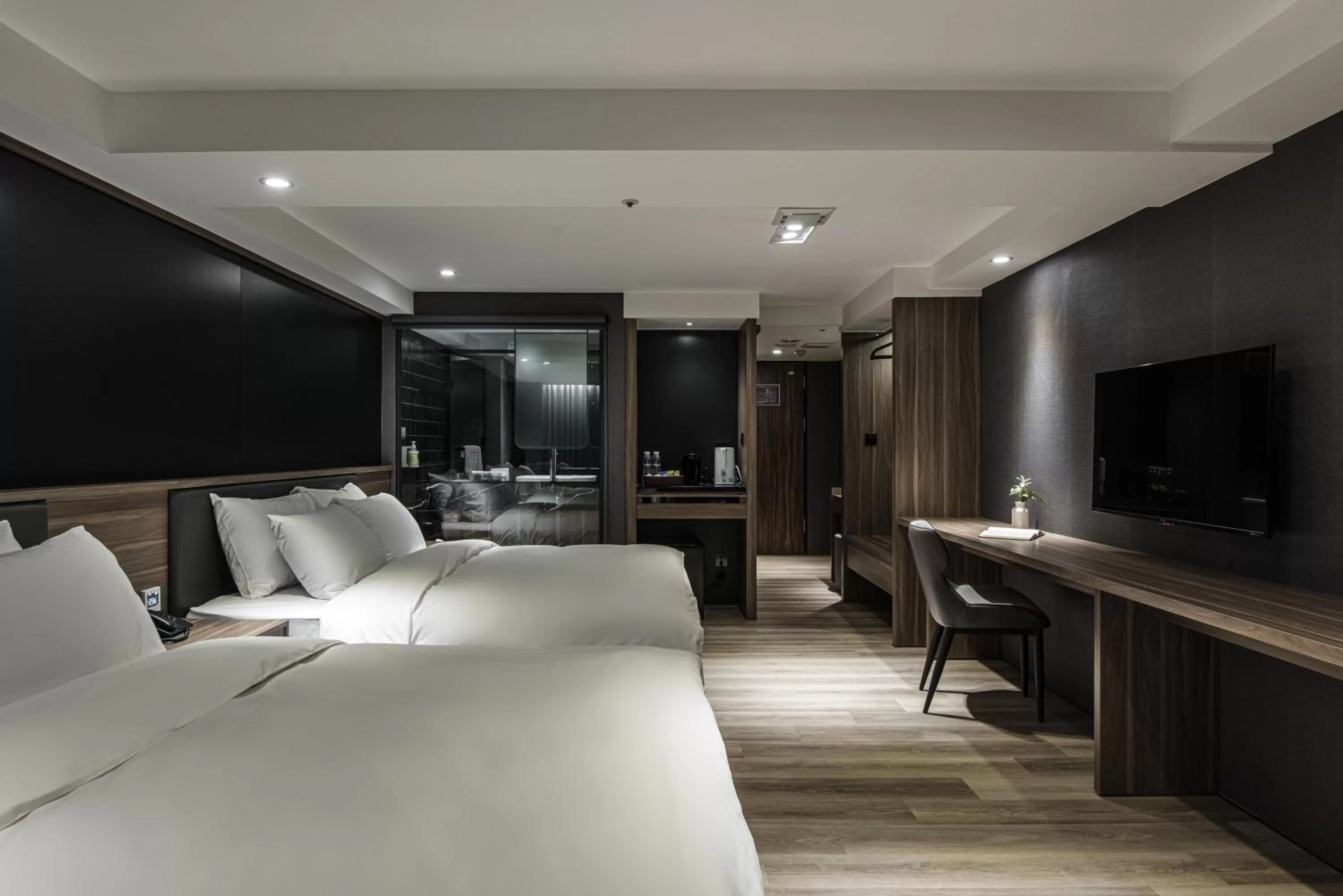 Superior Quadruple Room in Autumn Willow Hotel