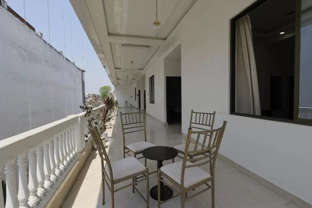 Deluxe Family Room in The White Lotus